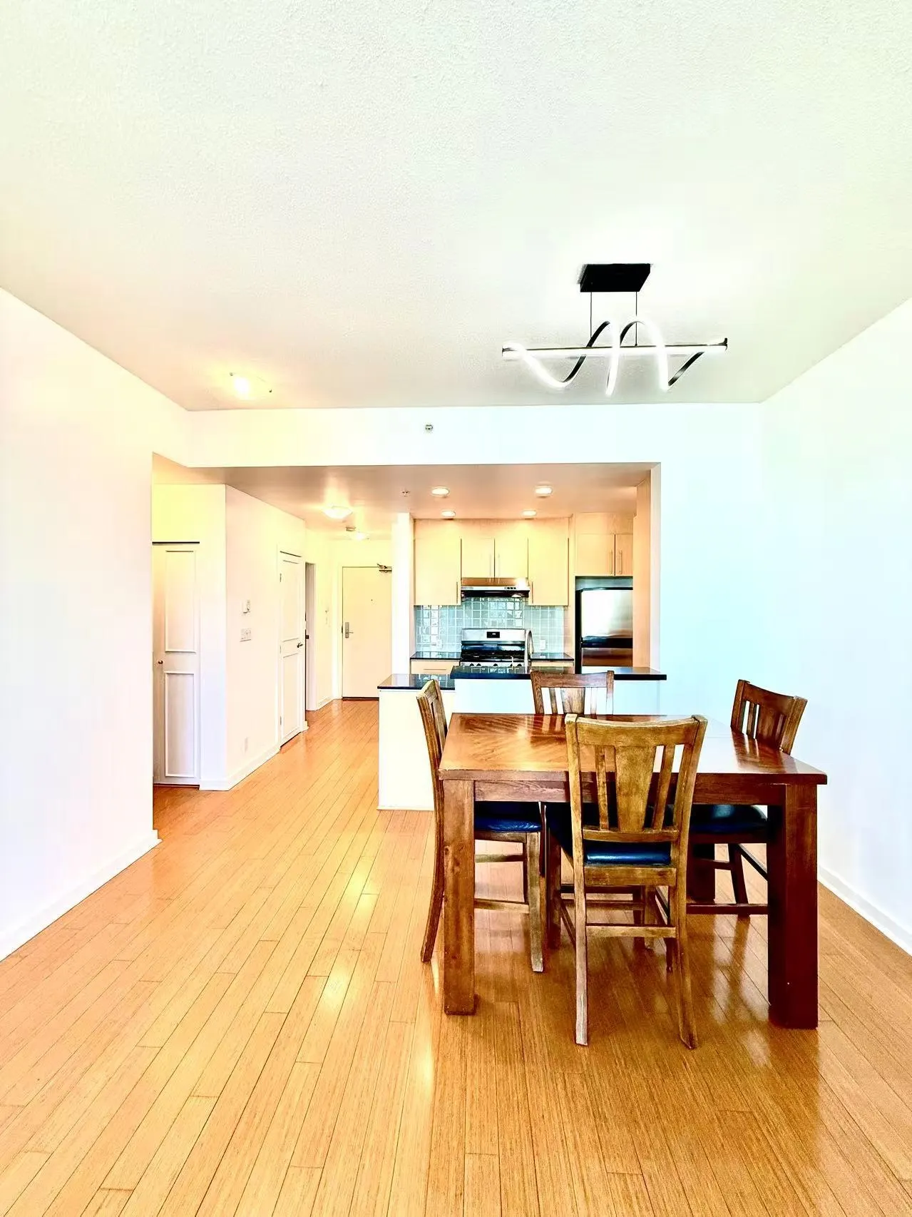 3207 583 Beach Crescent