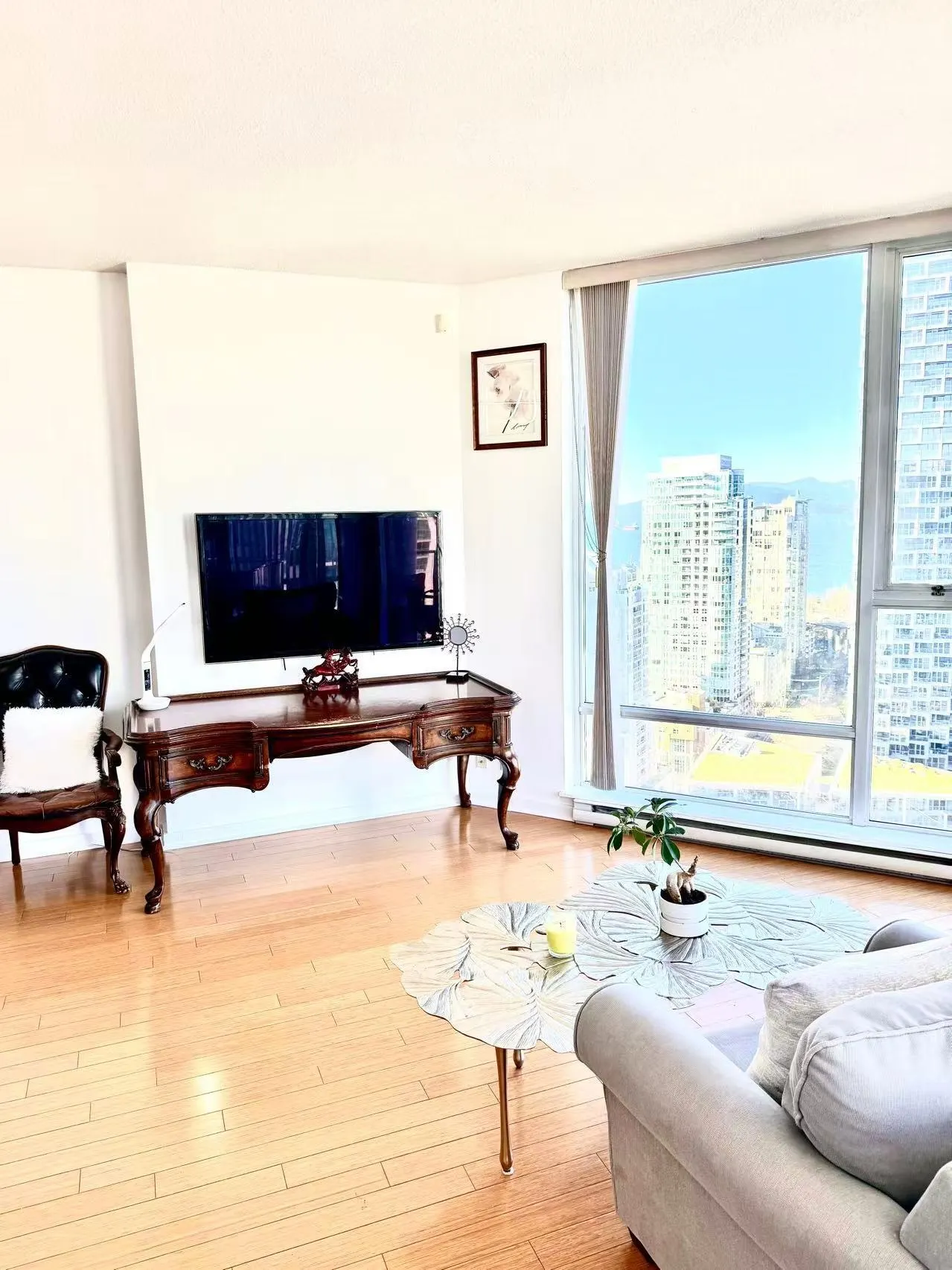 3207 583 Beach Crescent