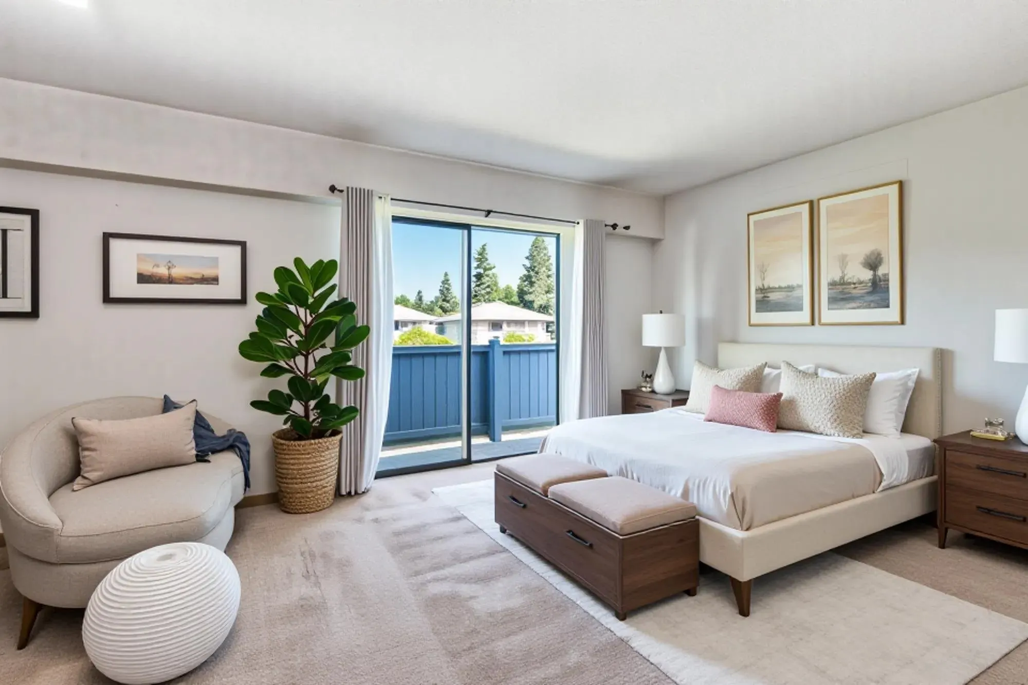 5202 Hollywood Drive