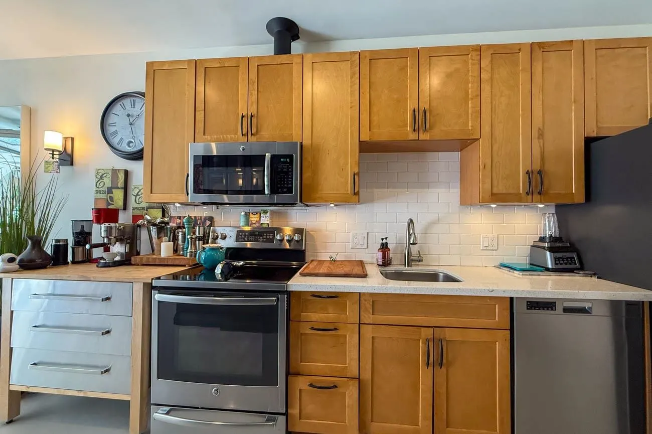 202 1230 Hamilton Street