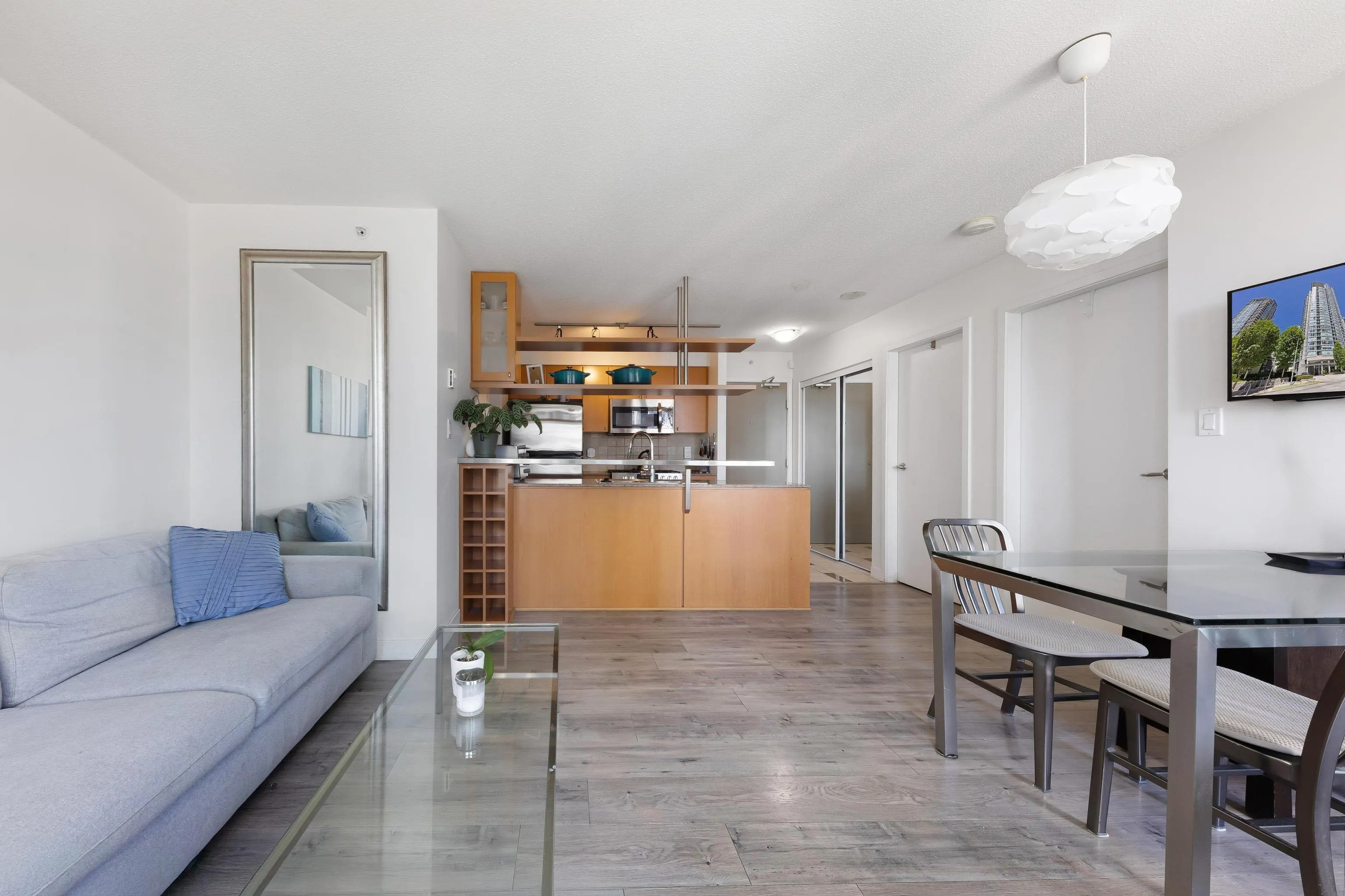 1607 1495 Richard Street