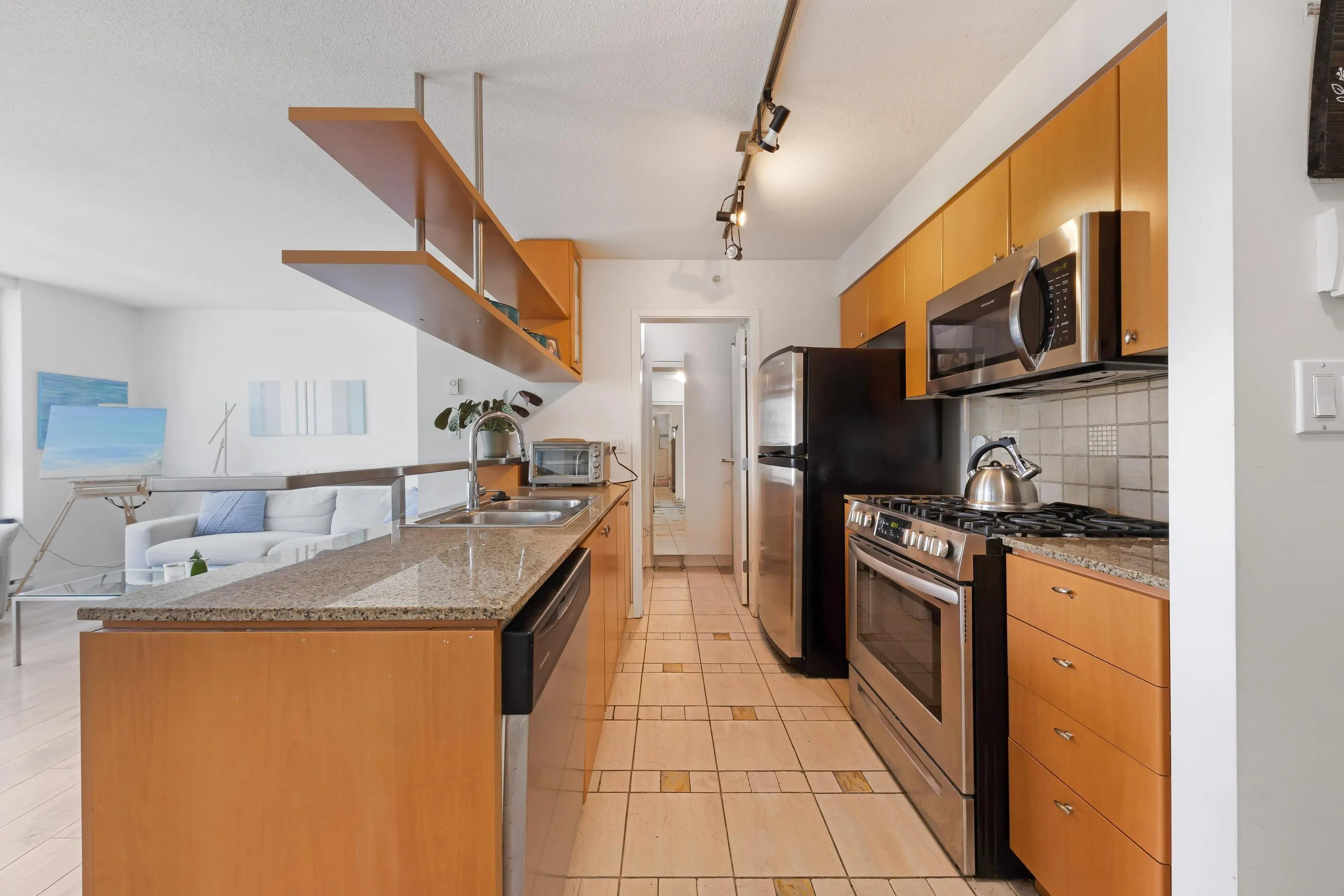 1607 1495 Richard Street