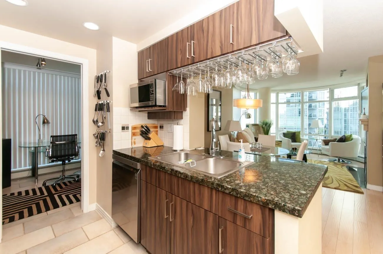 905 1199 Marinaside Crescent