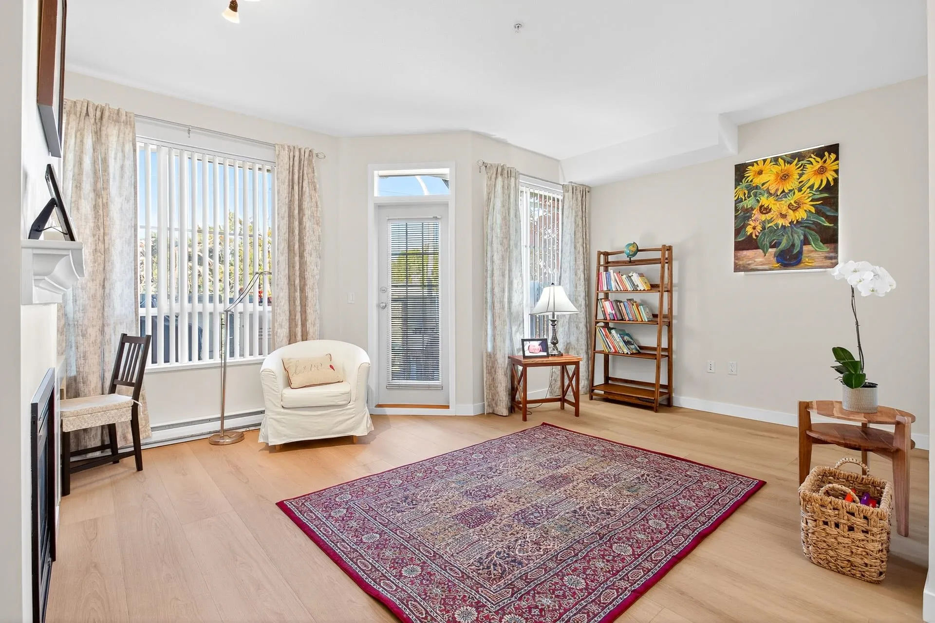 201 815 First Street