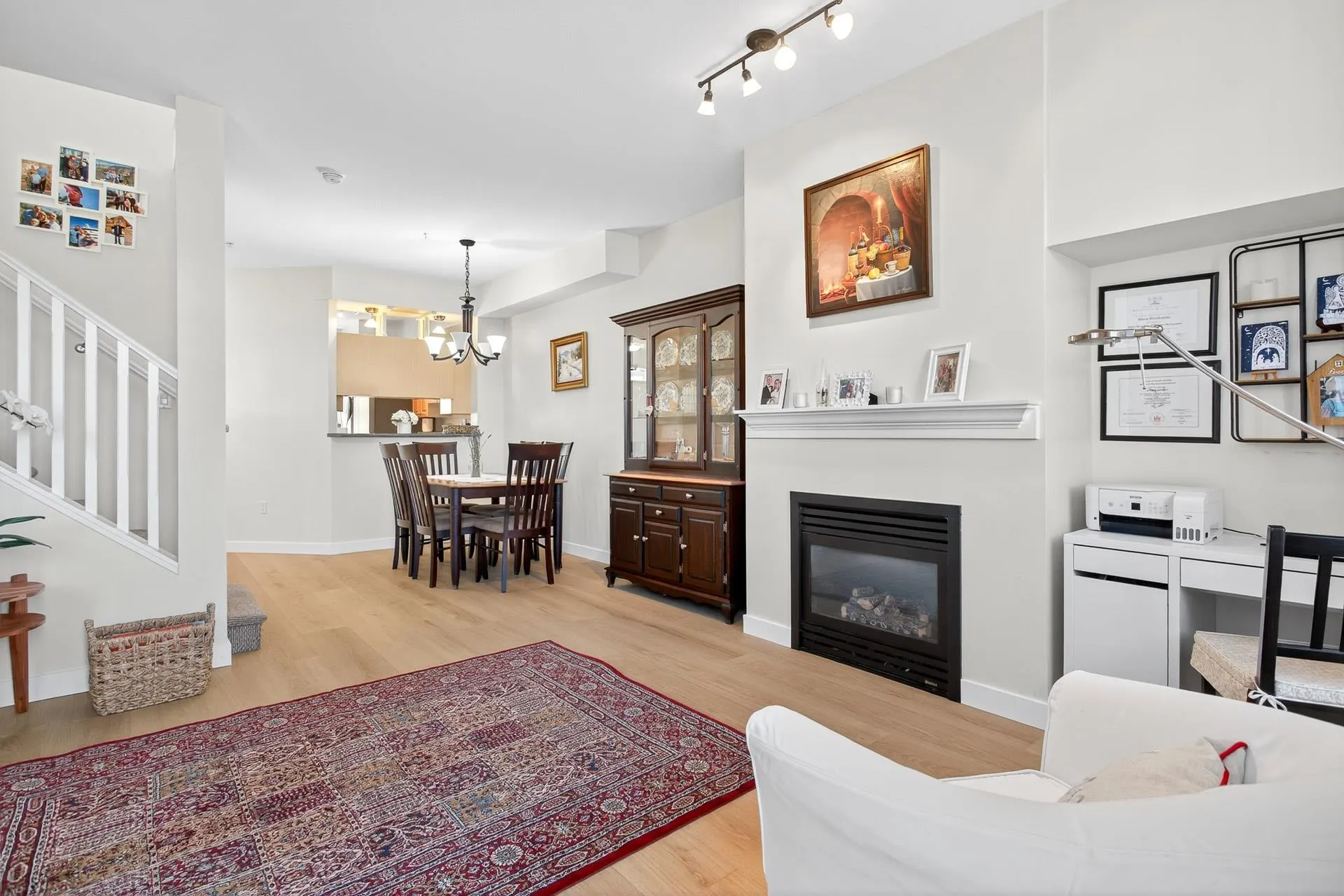 201 815 First Street