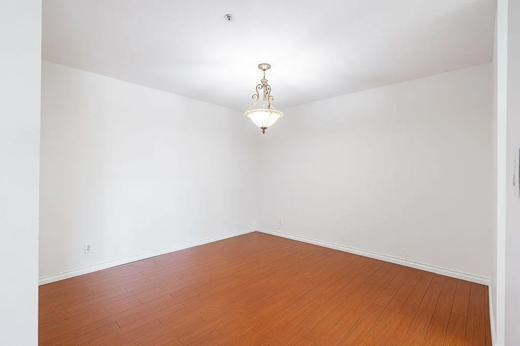 211 223 Mountain Highway