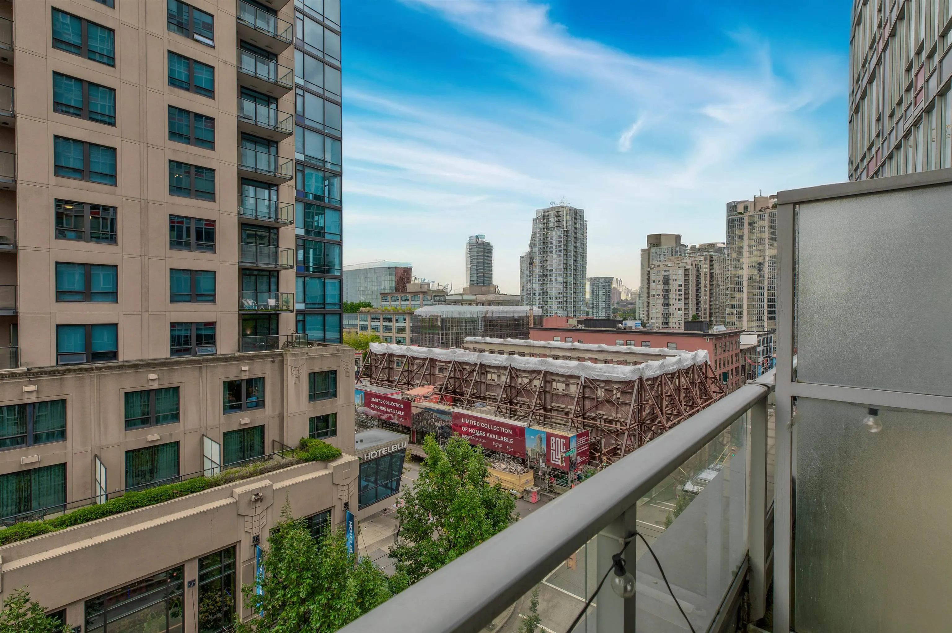 705 233 Robson Street