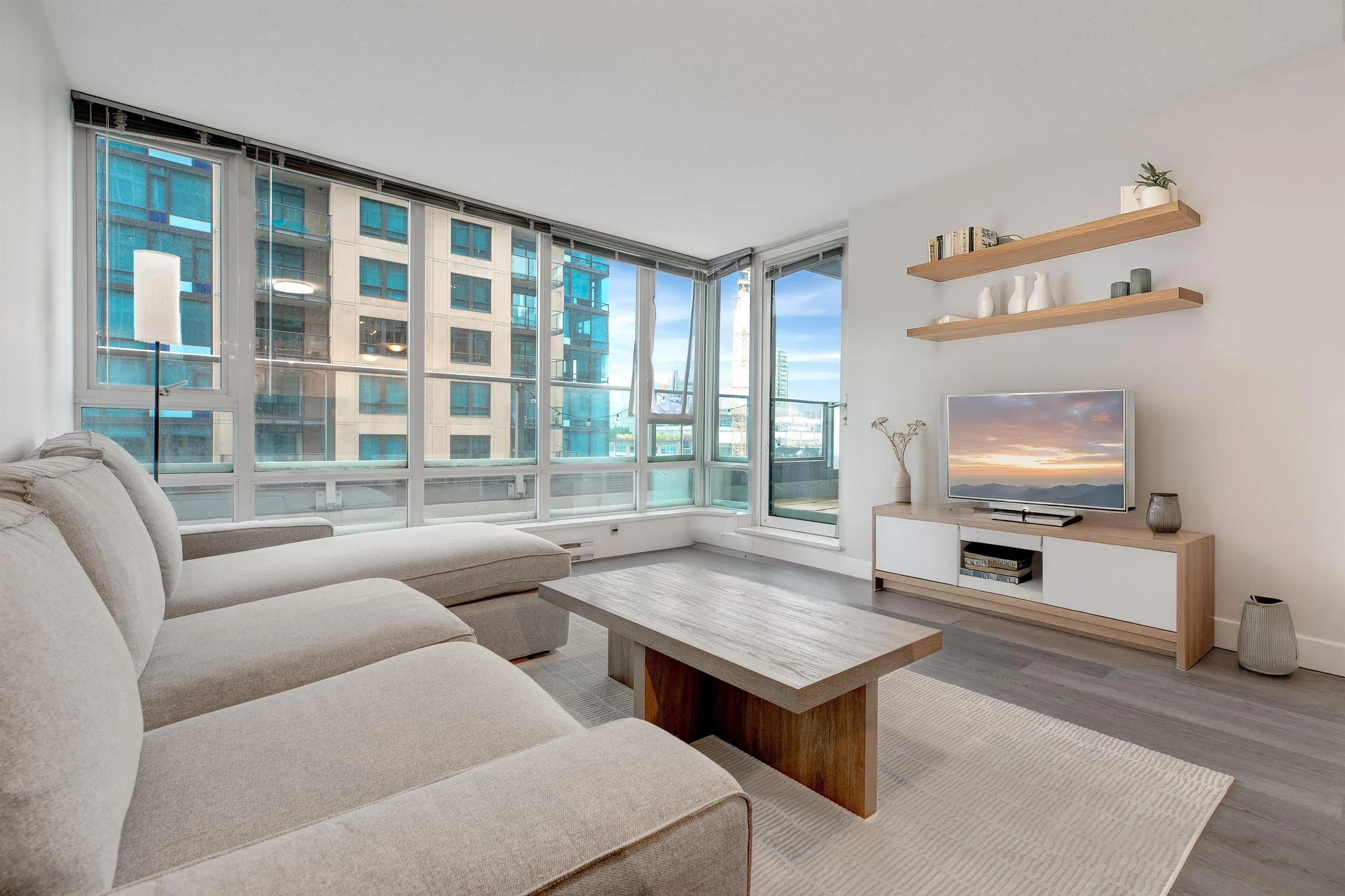 705 233 Robson Street