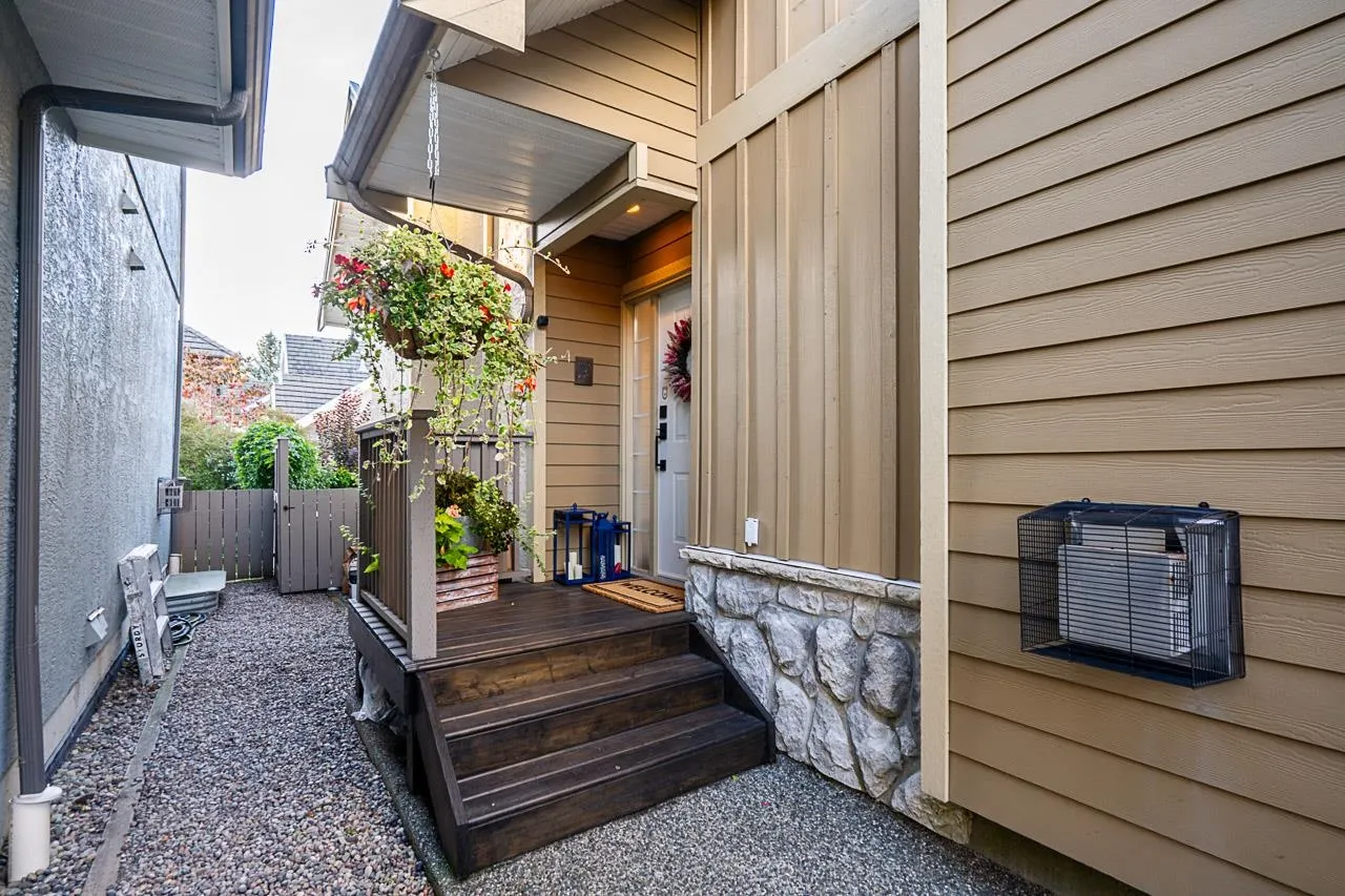 35 3363 Rosemary Heights Crescent