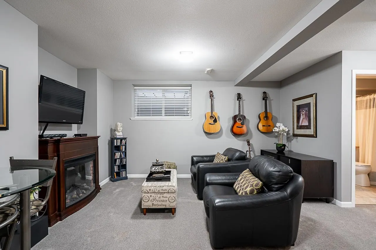 35 3363 Rosemary Heights Crescent