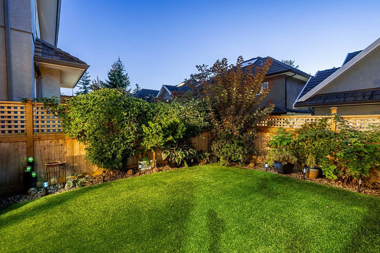 35 3363 Rosemary Heights Crescent