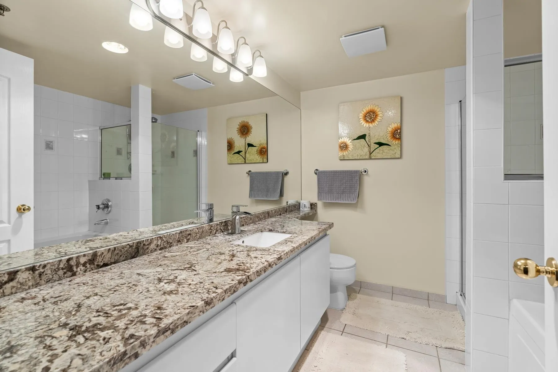 303 1488 Hornby Street