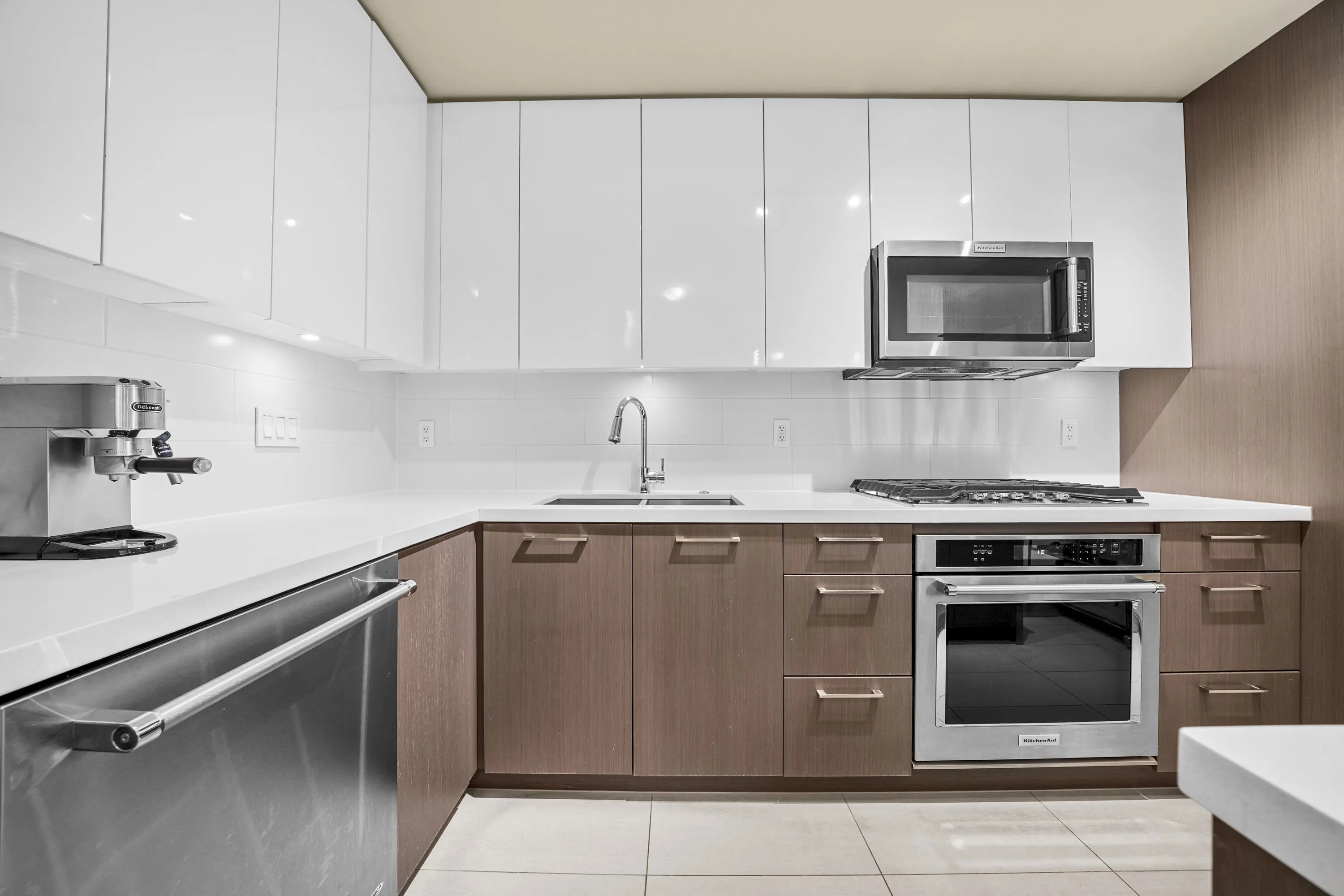 404 20 E Royal Avenue