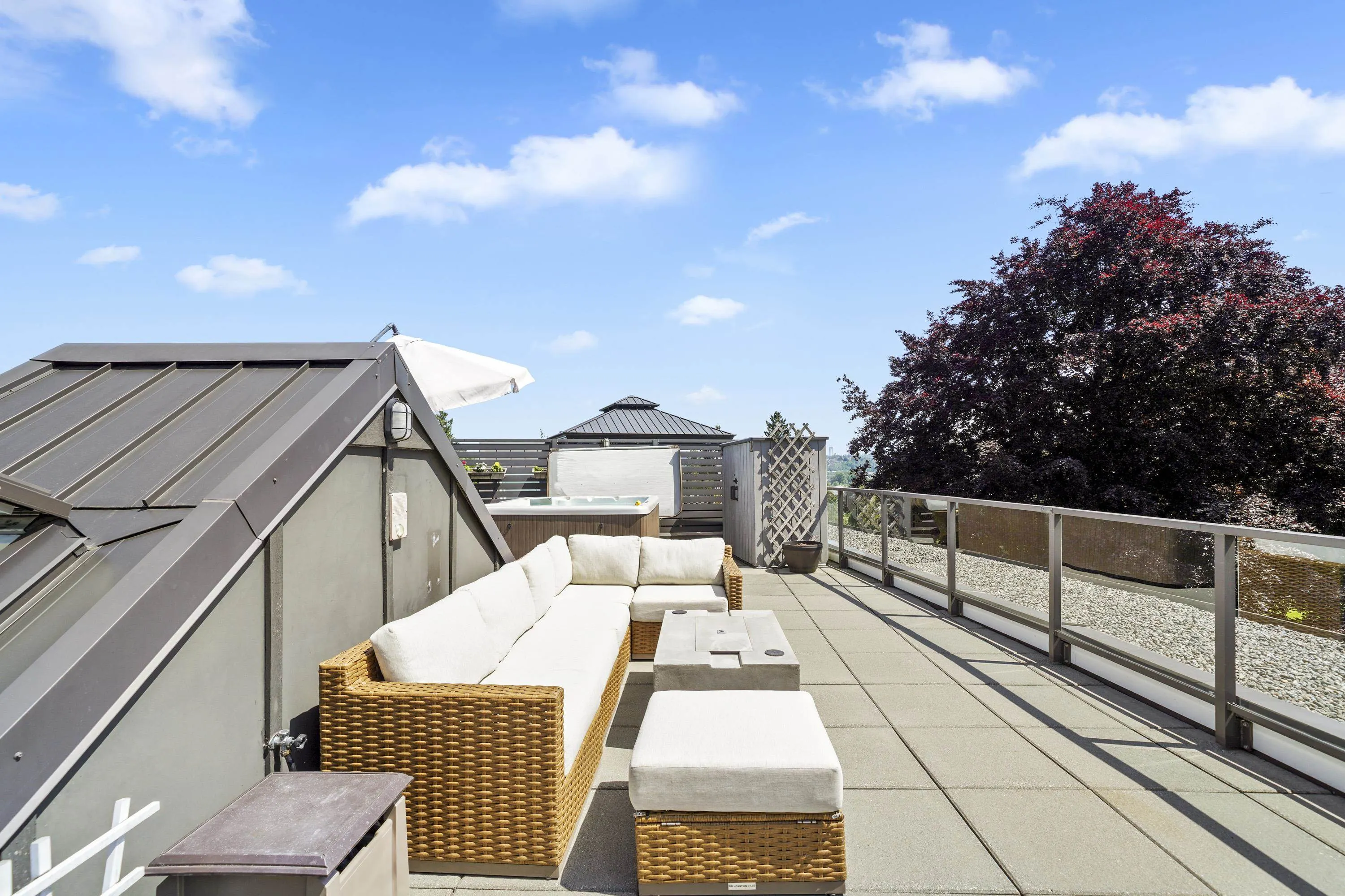 404 20 E Royal Avenue