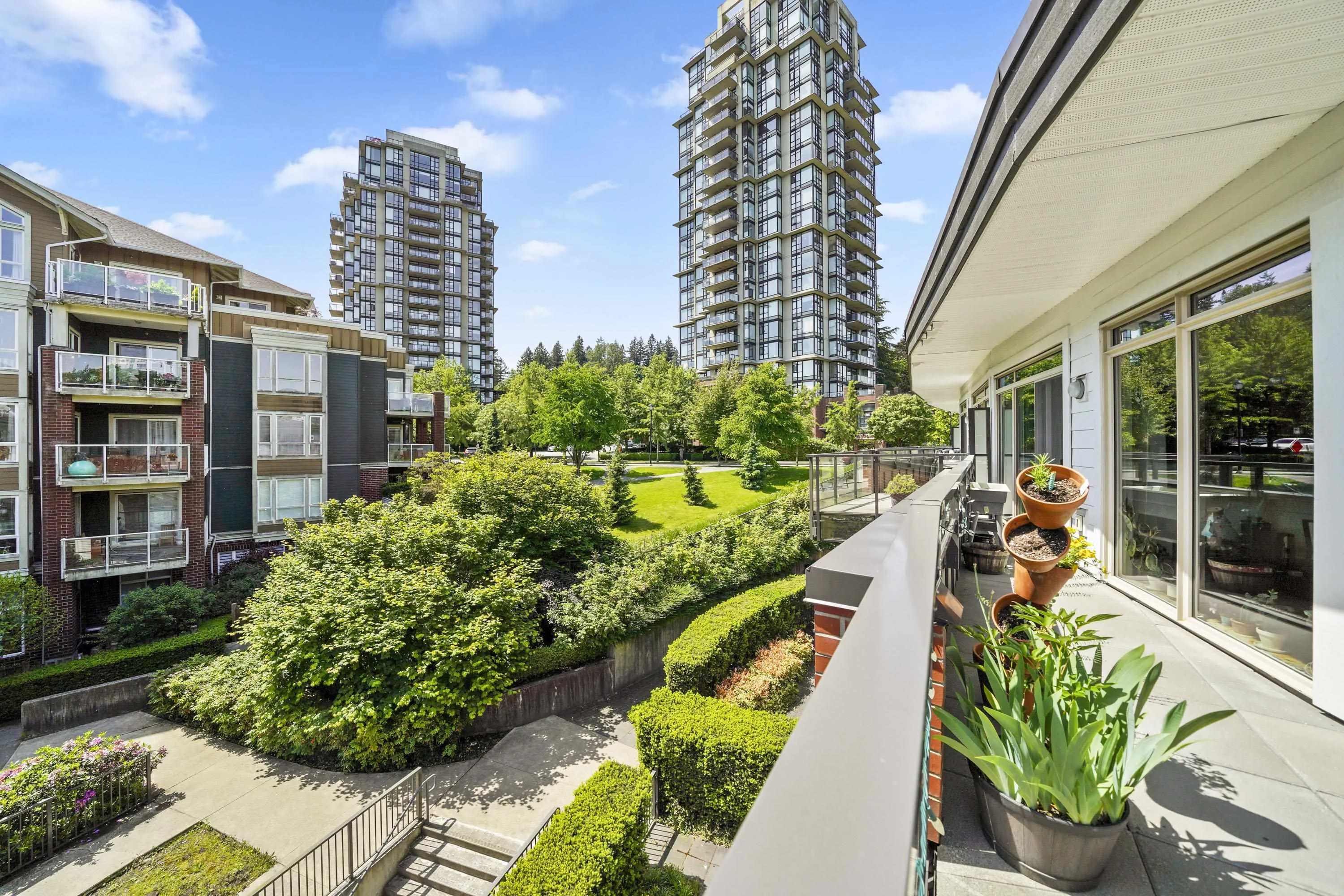 404 20 E Royal Avenue