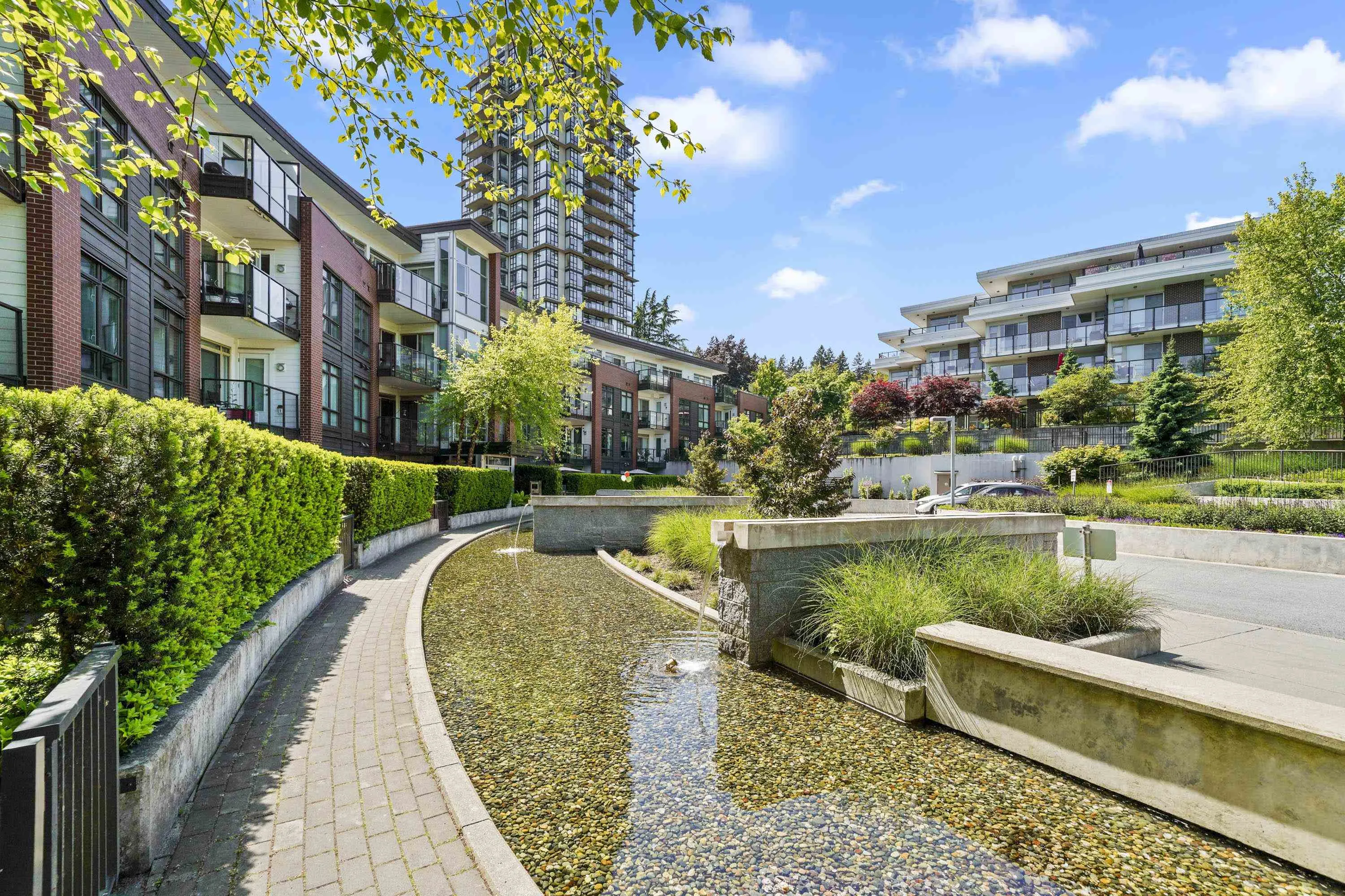 404 20 E Royal Avenue