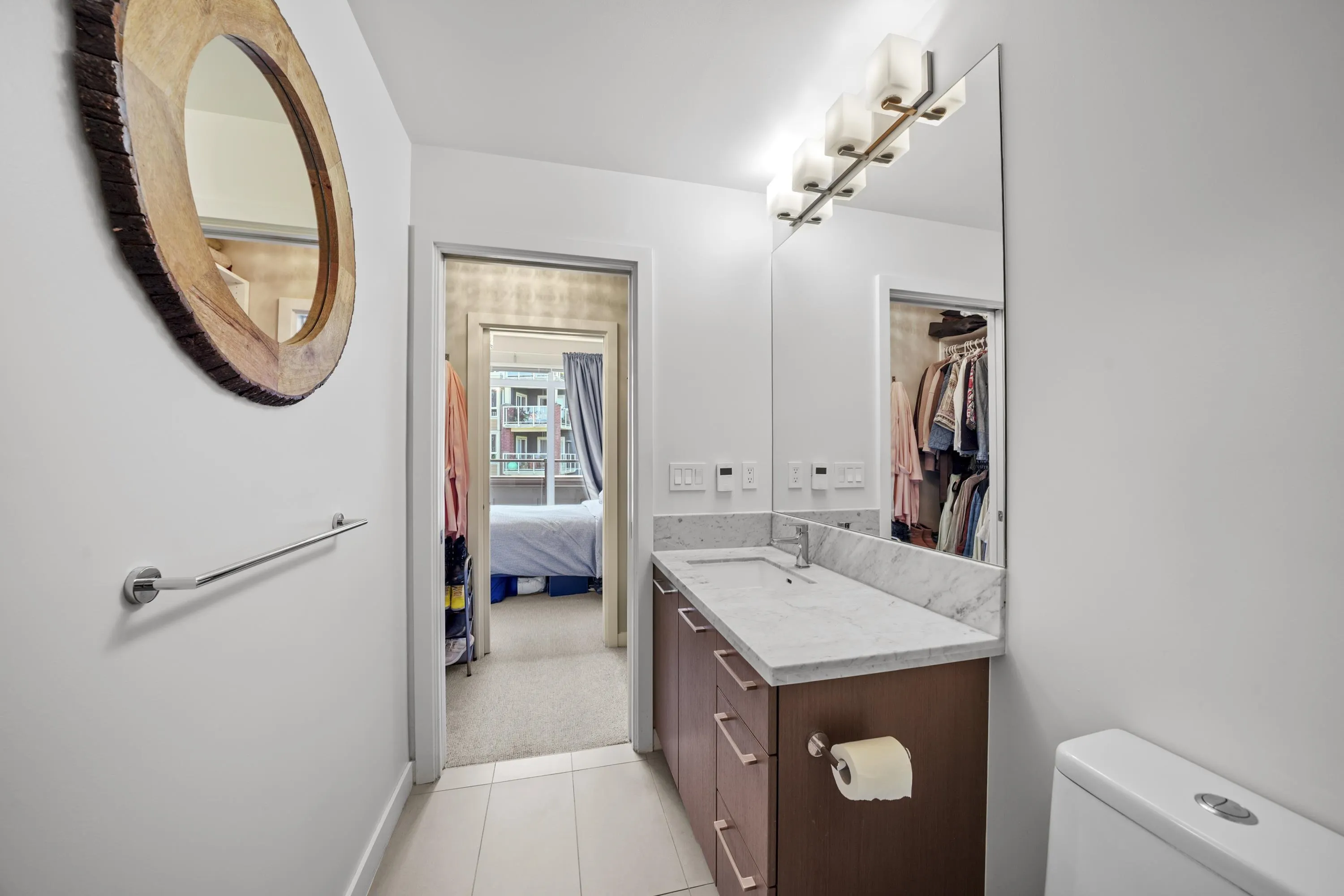 404 20 E Royal Avenue