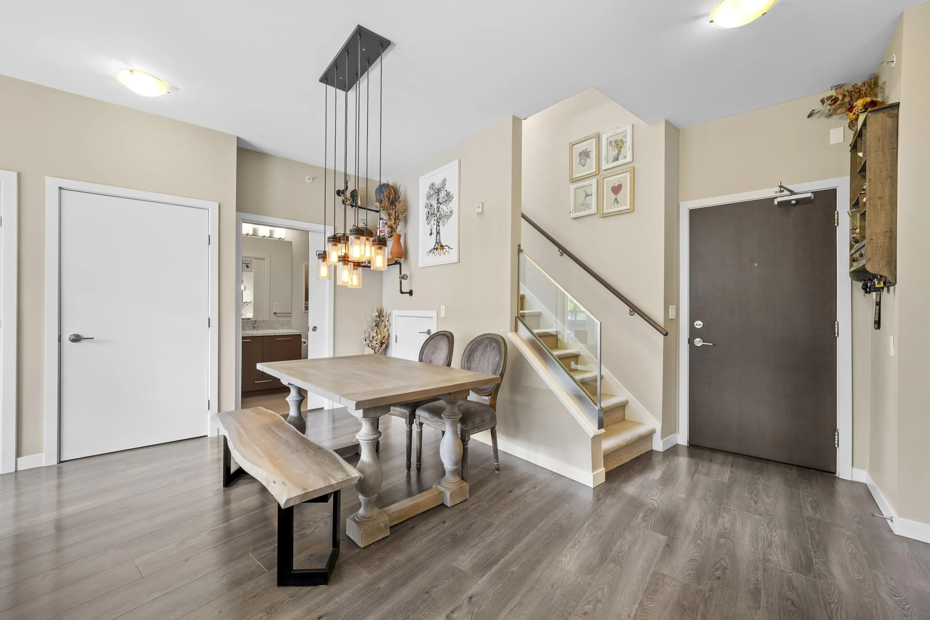 404 20 E Royal Avenue