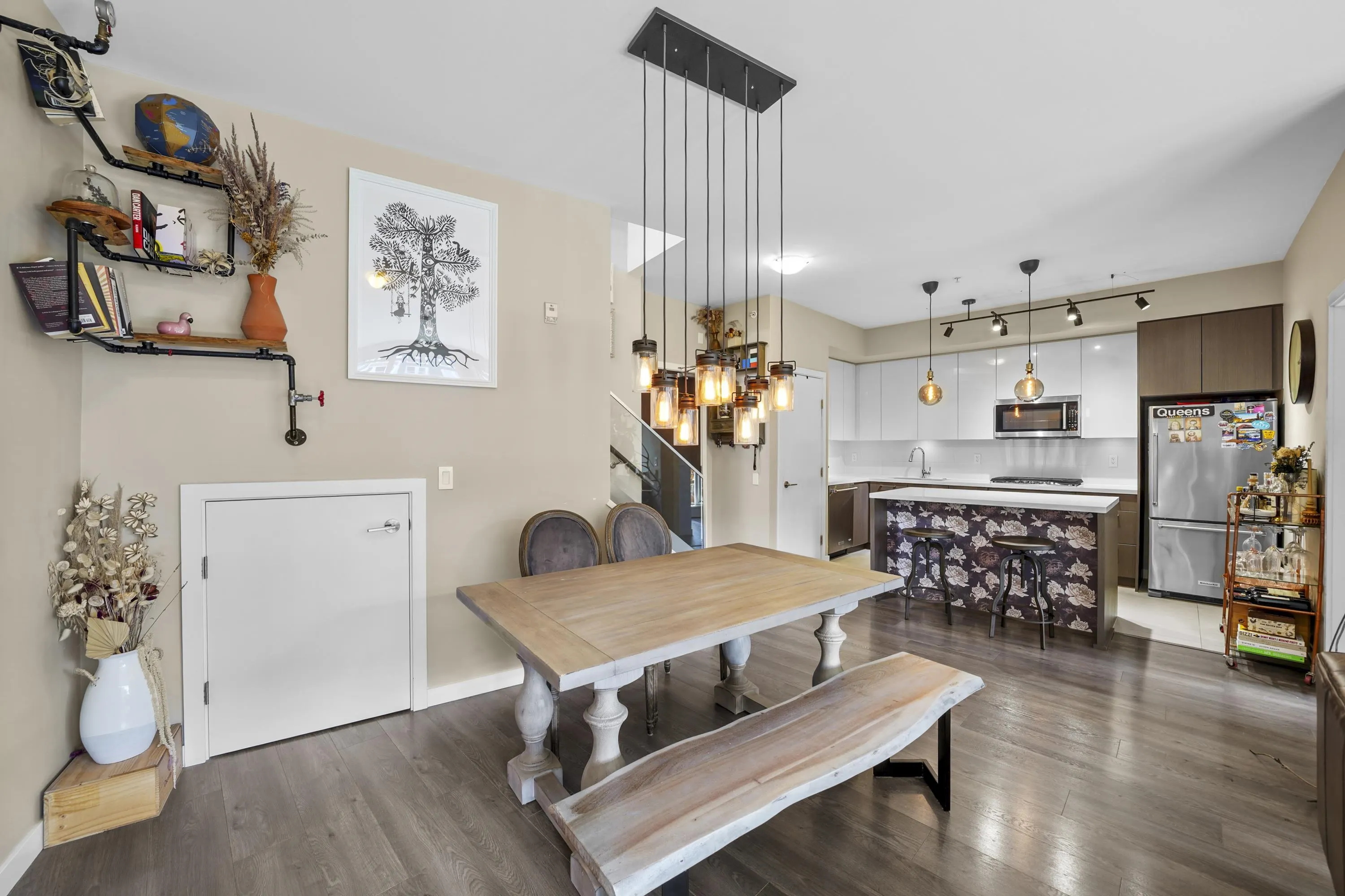 404 20 E Royal Avenue