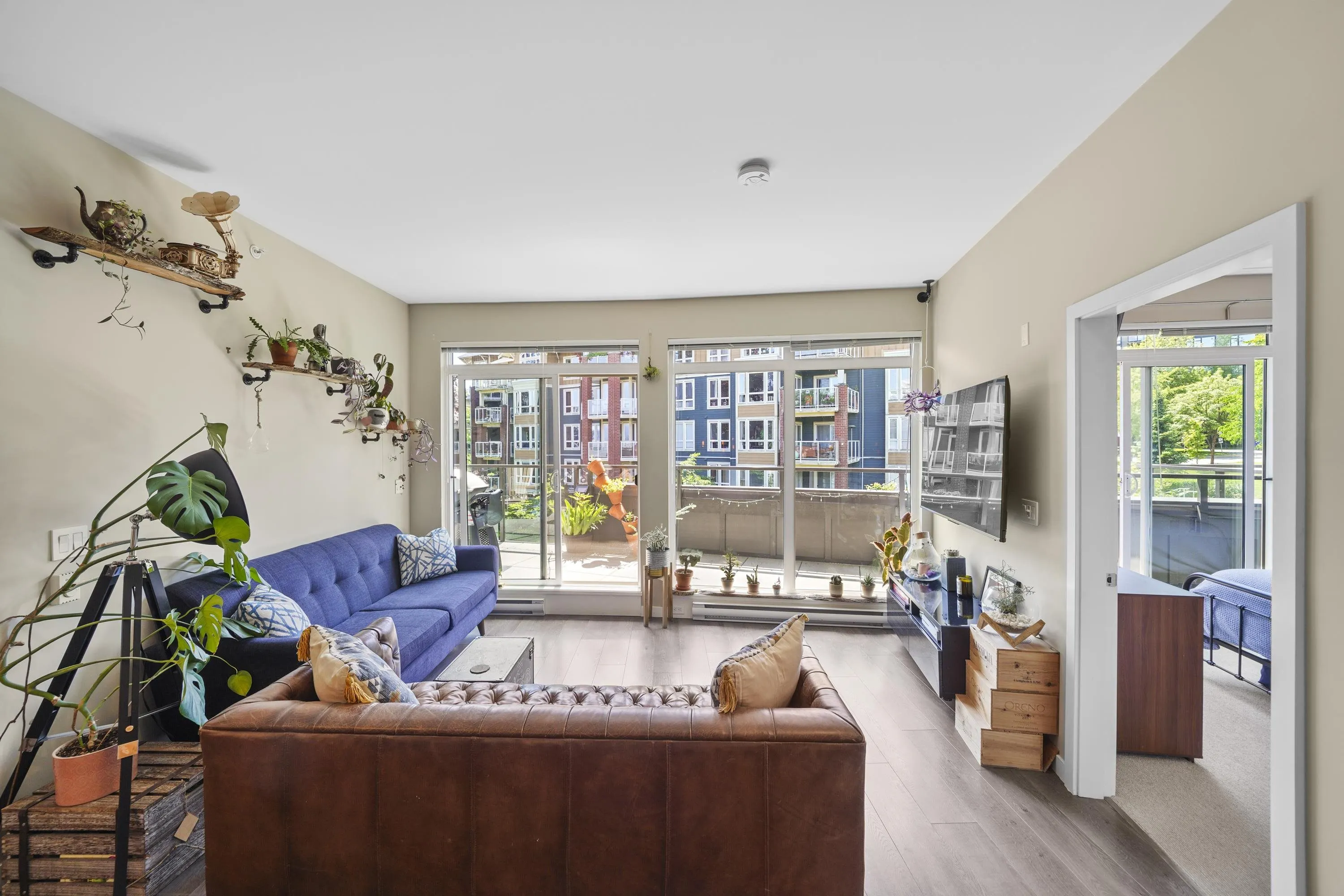 404 20 E Royal Avenue