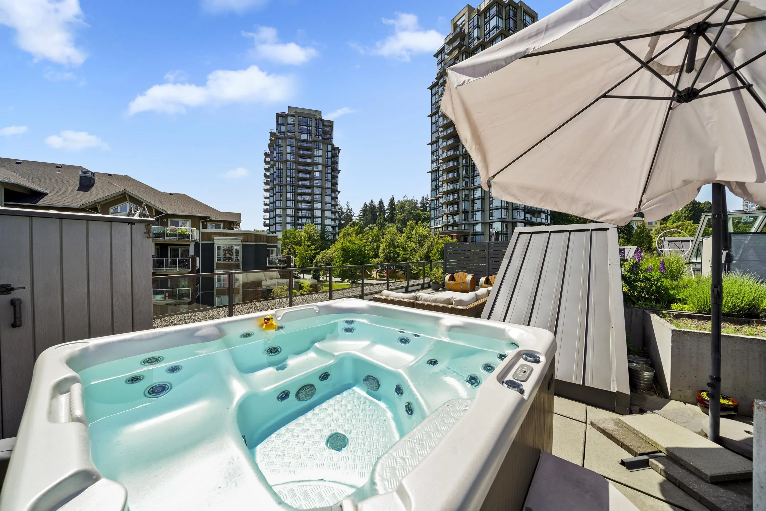 404 20 E Royal Avenue