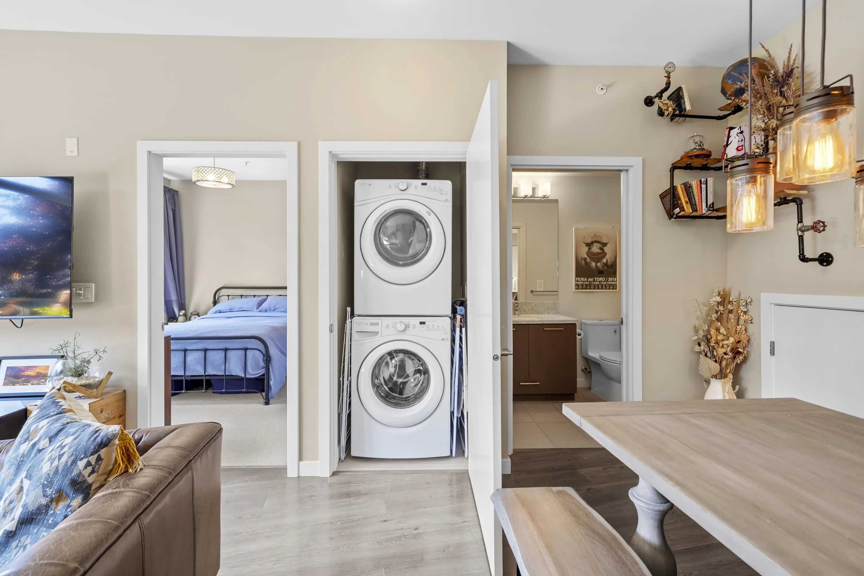 404 20 E Royal Avenue