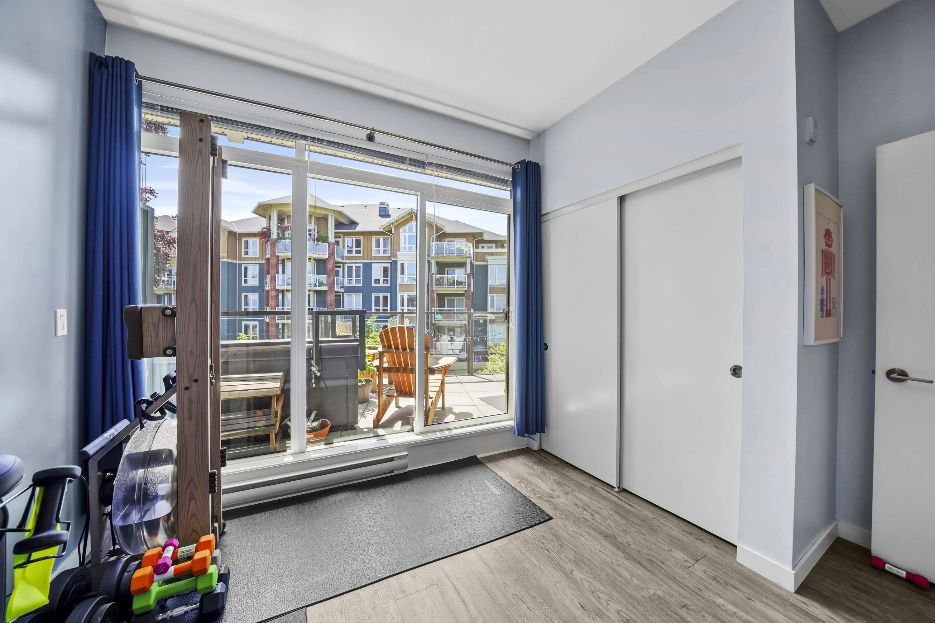 404 20 E Royal Avenue