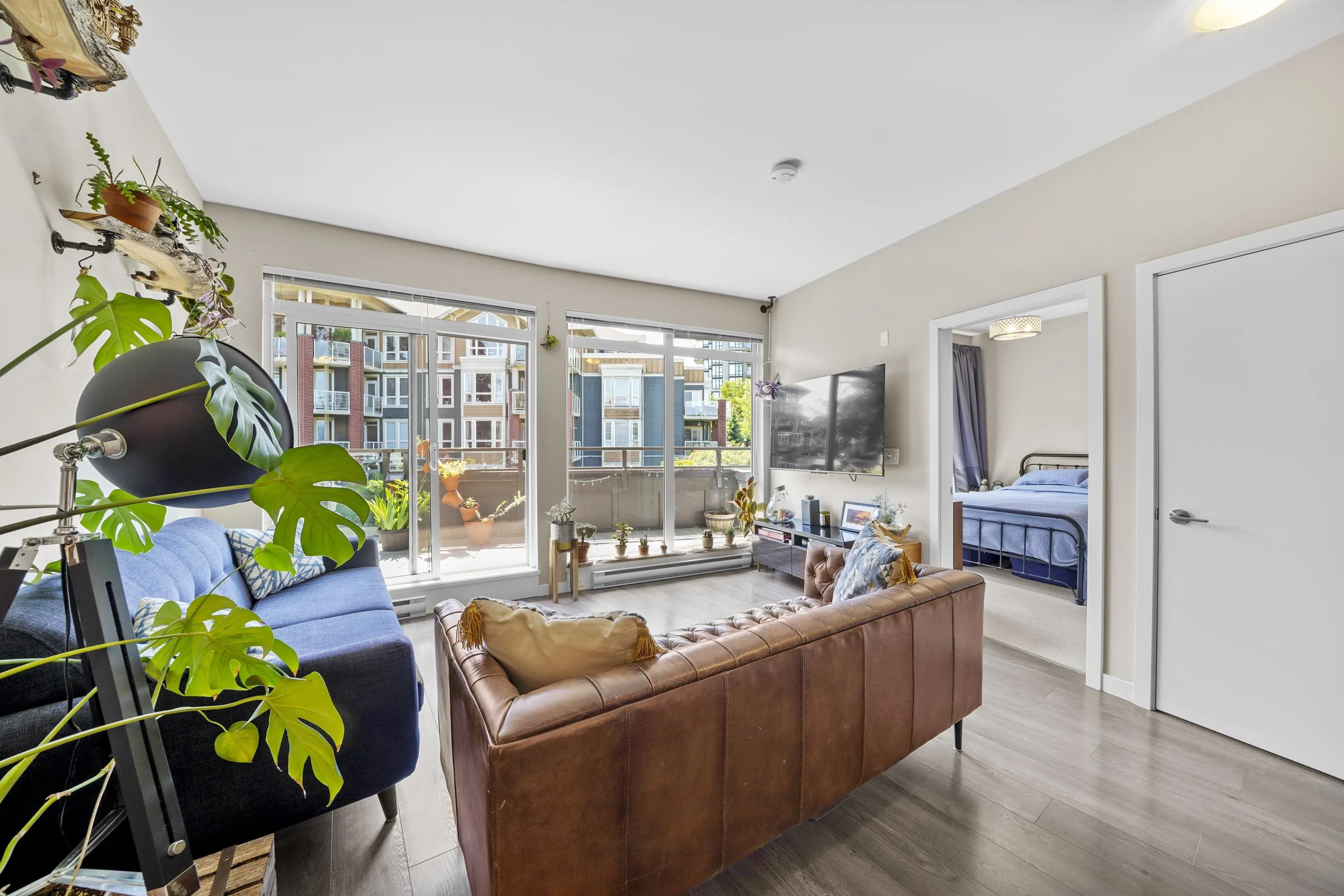 404 20 E Royal Avenue