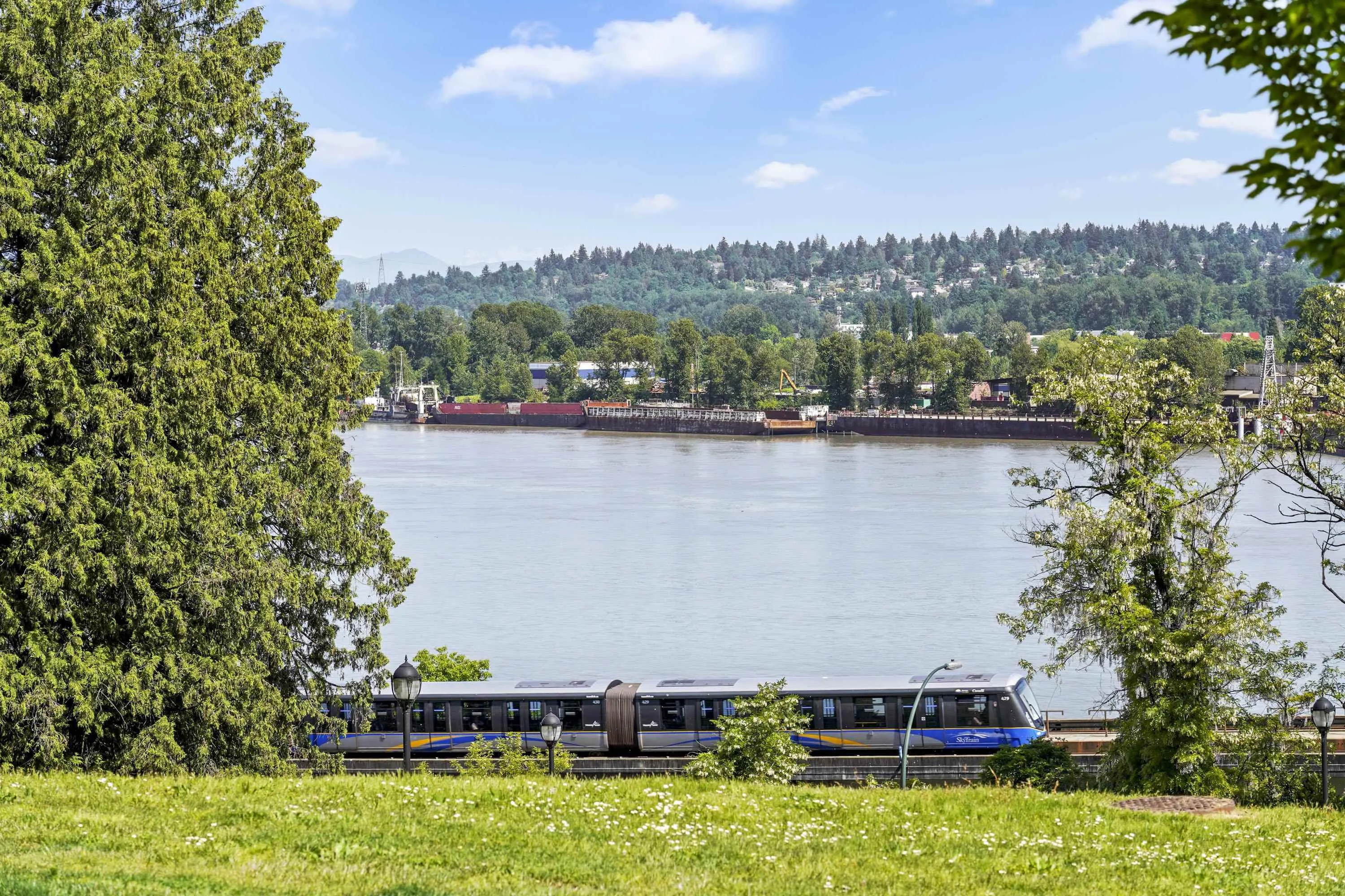 404 20 E Royal Avenue