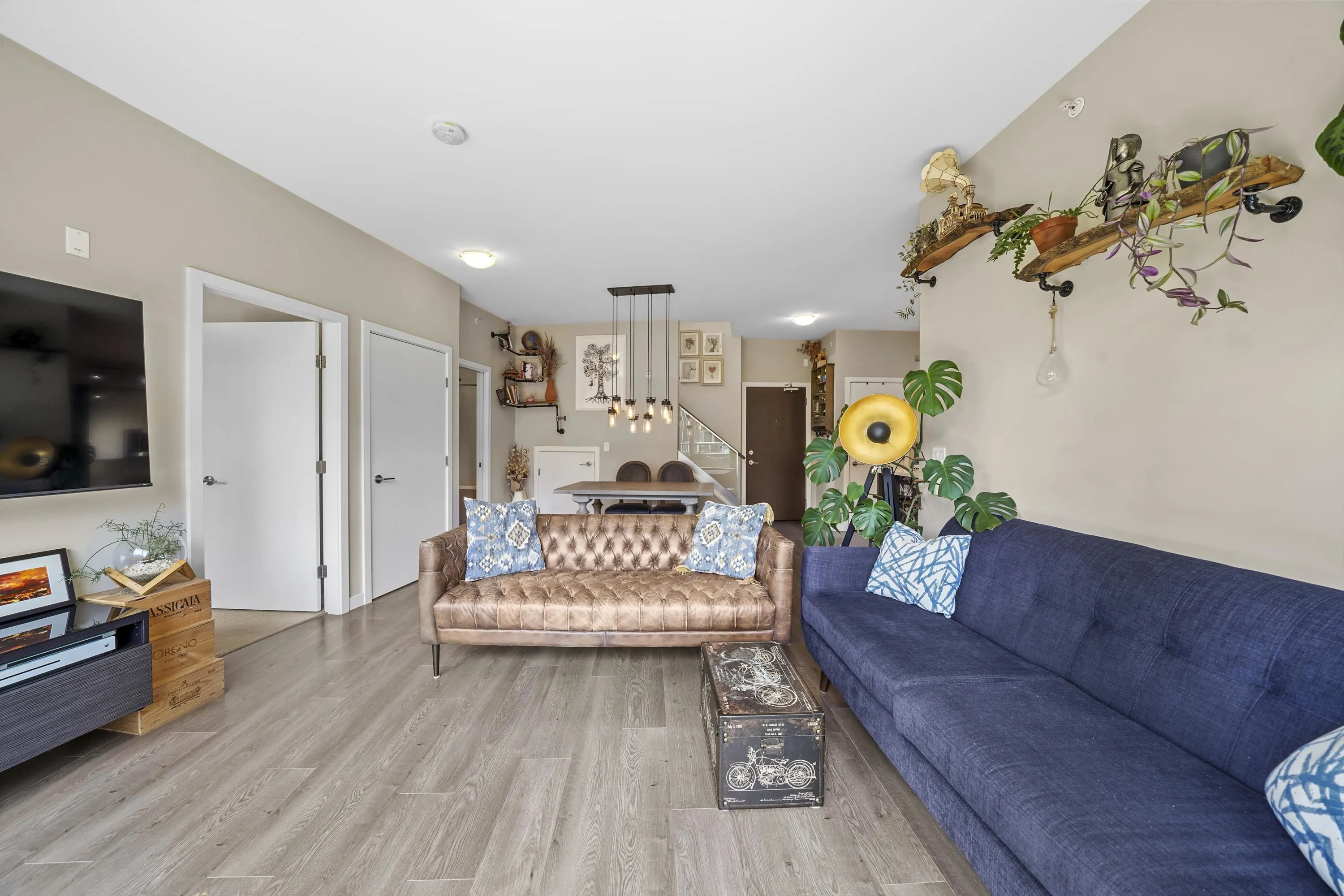 404 20 E Royal Avenue