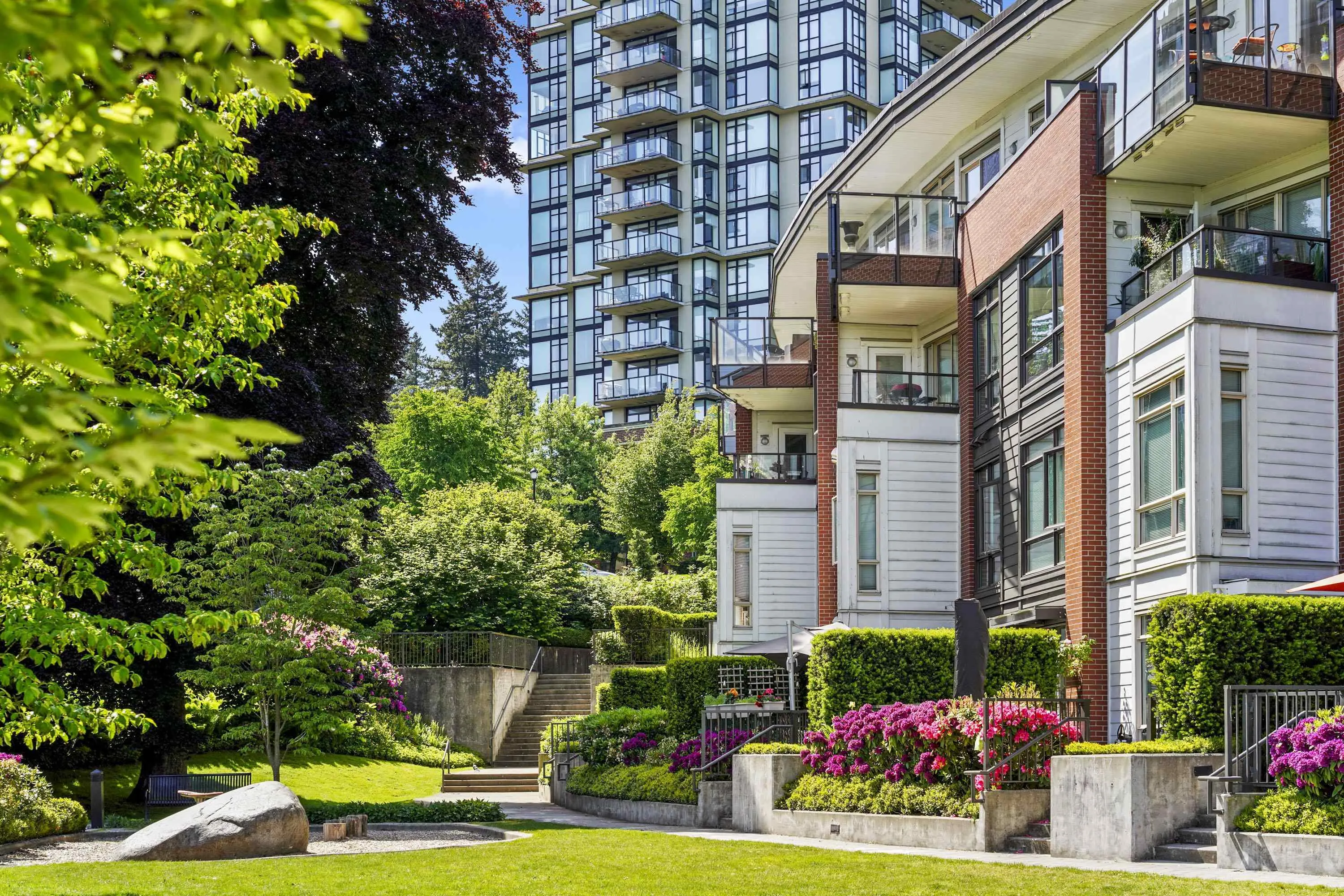 404 20 E Royal Avenue