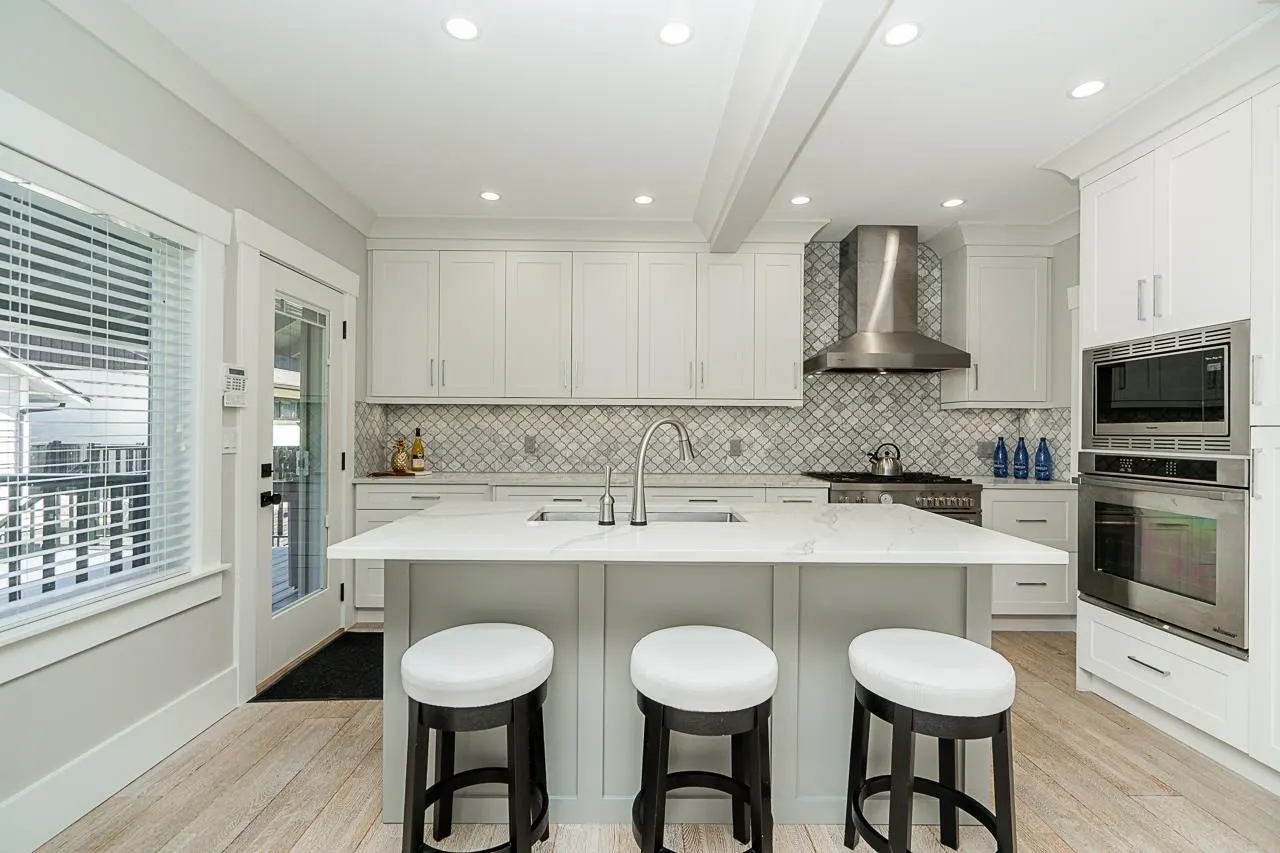 905 Edinburgh Street