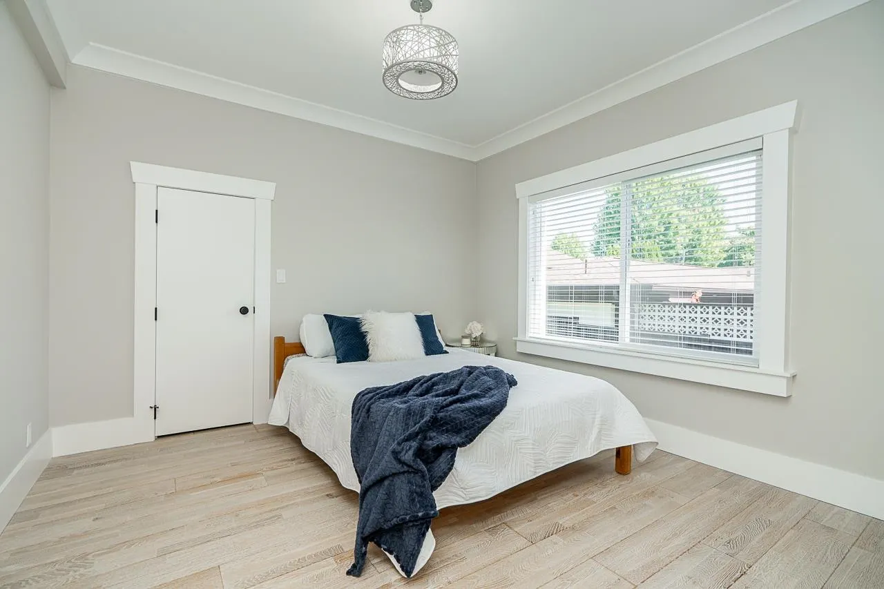 905 Edinburgh Street