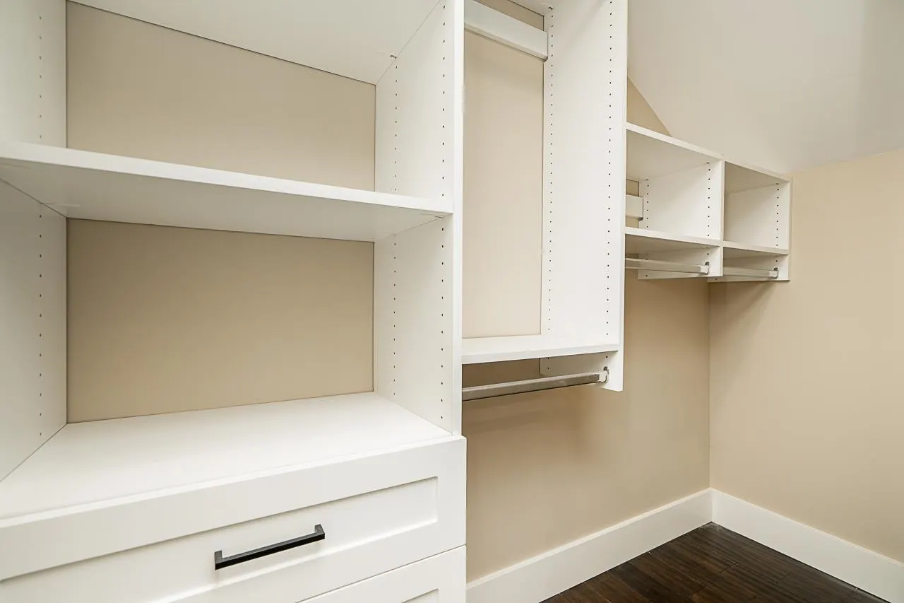 905 Edinburgh Street