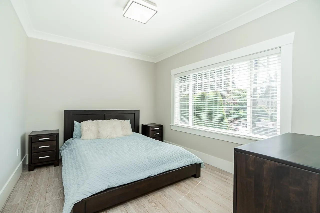 905 Edinburgh Street