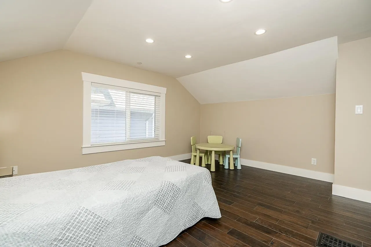 905 Edinburgh Street