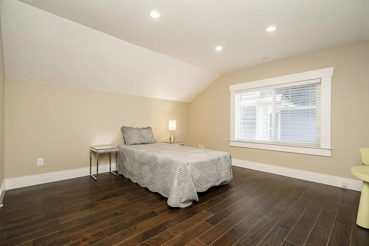 905 Edinburgh Street