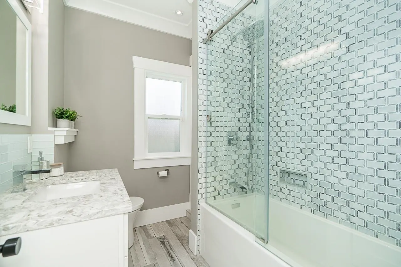 905 Edinburgh Street