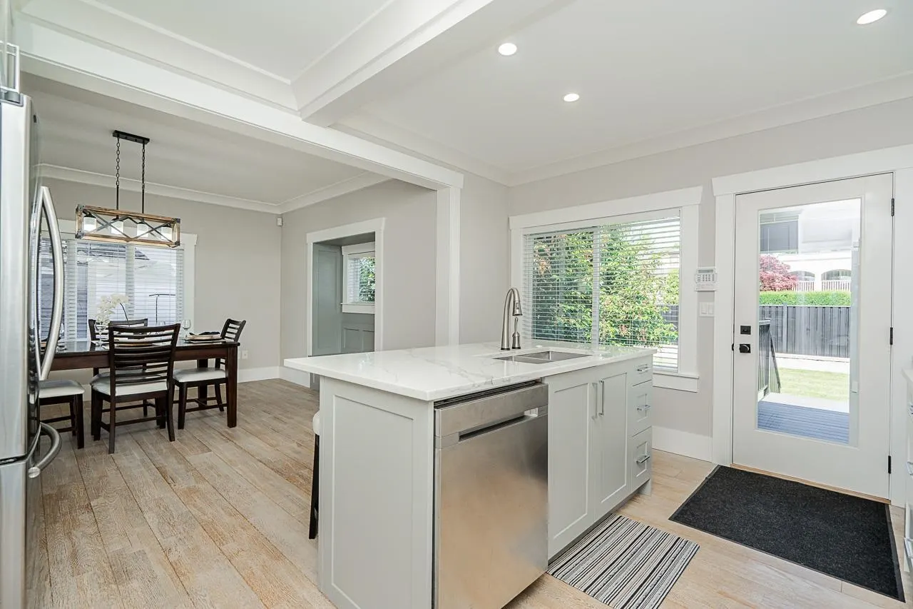 905 Edinburgh Street