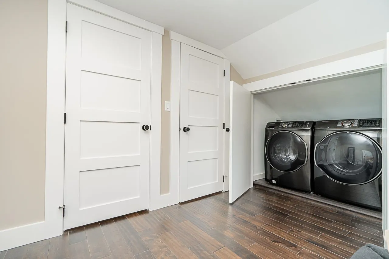 905 Edinburgh Street