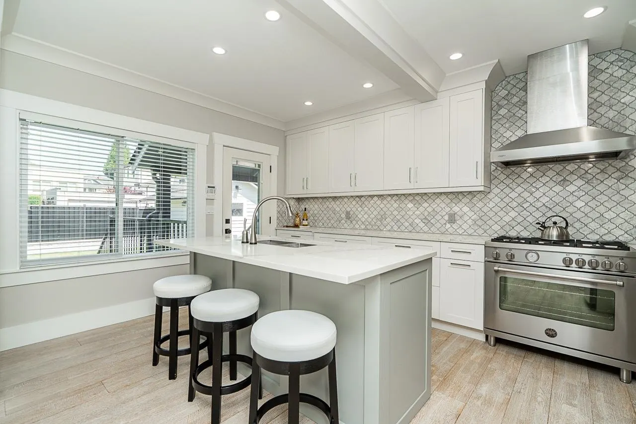 905 Edinburgh Street