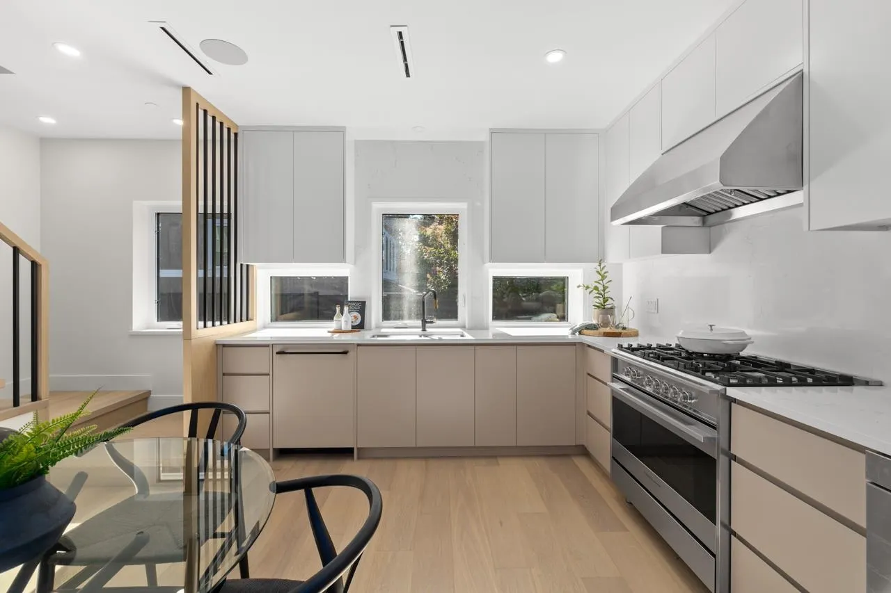 2430 W 49th Avenue