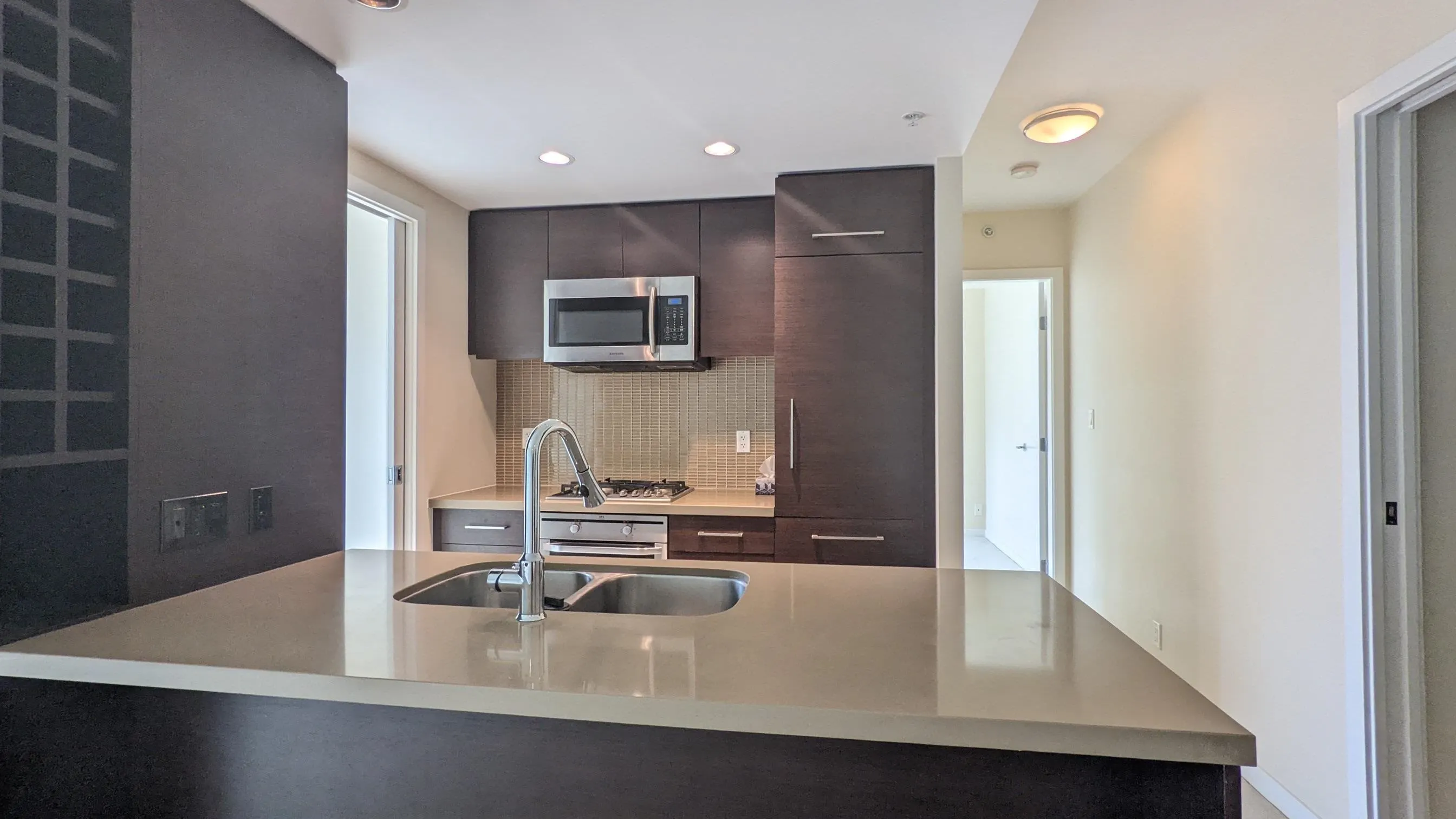 906 833 Homer Street