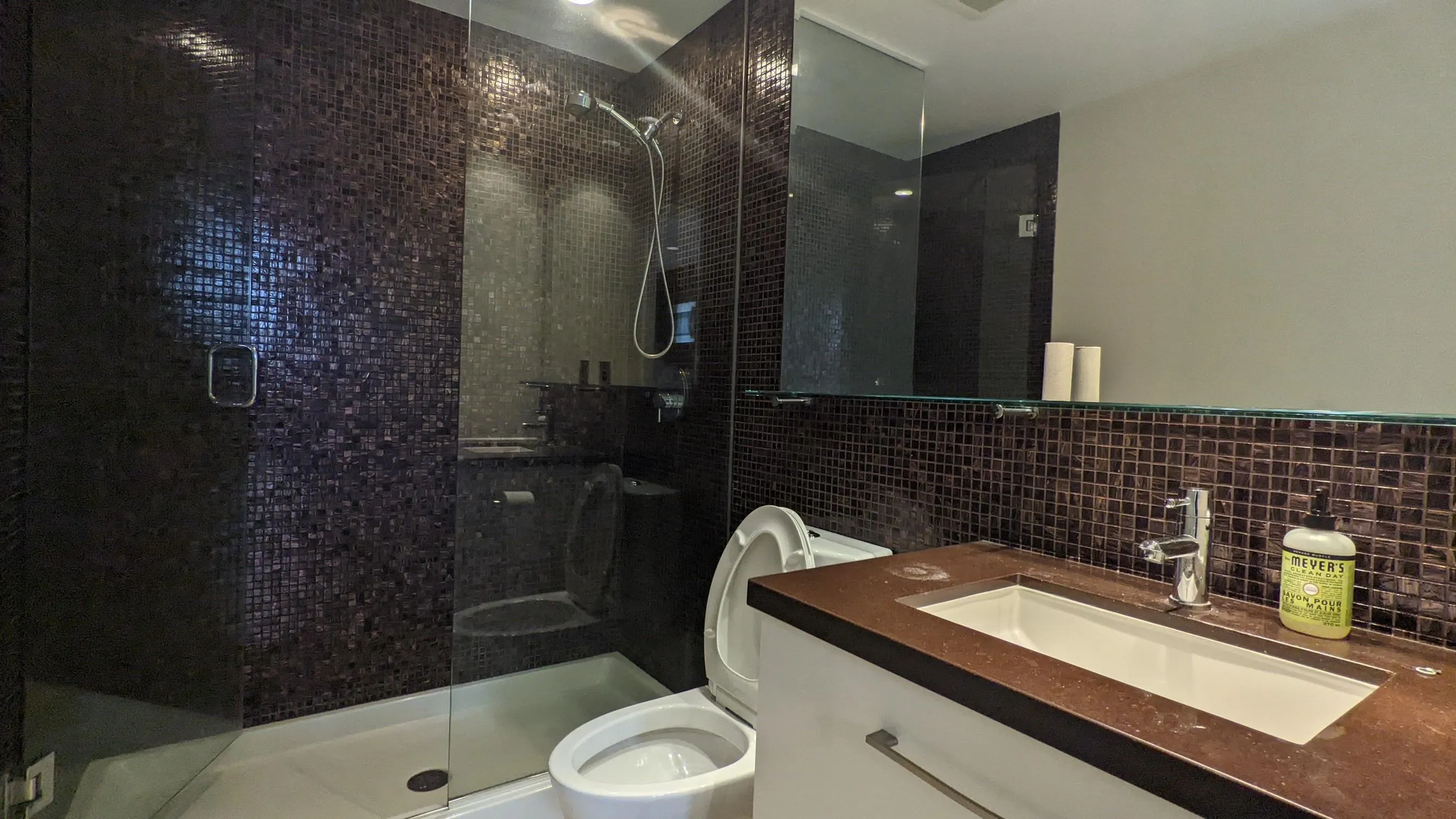 906 833 Homer Street