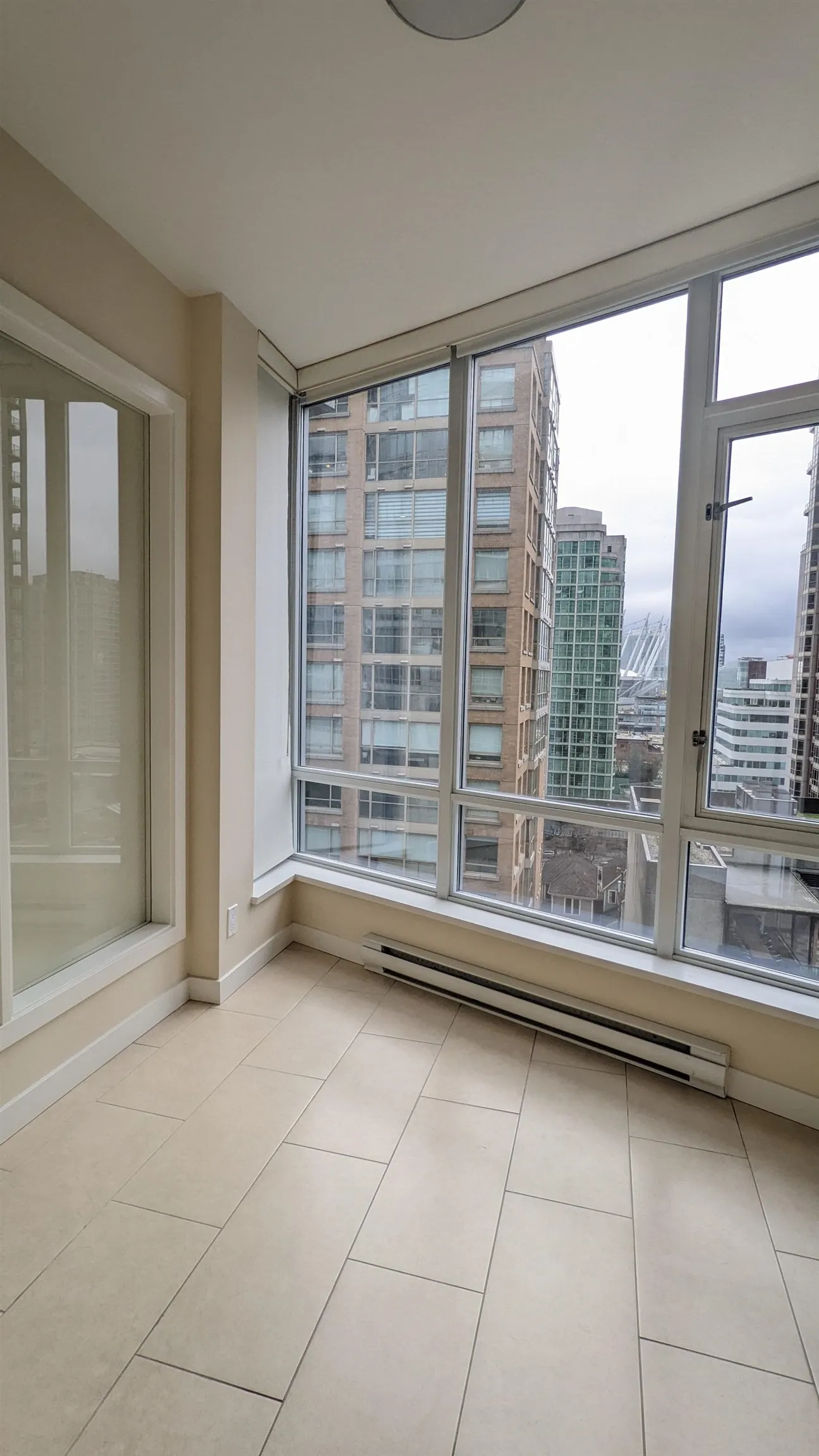 906 833 Homer Street