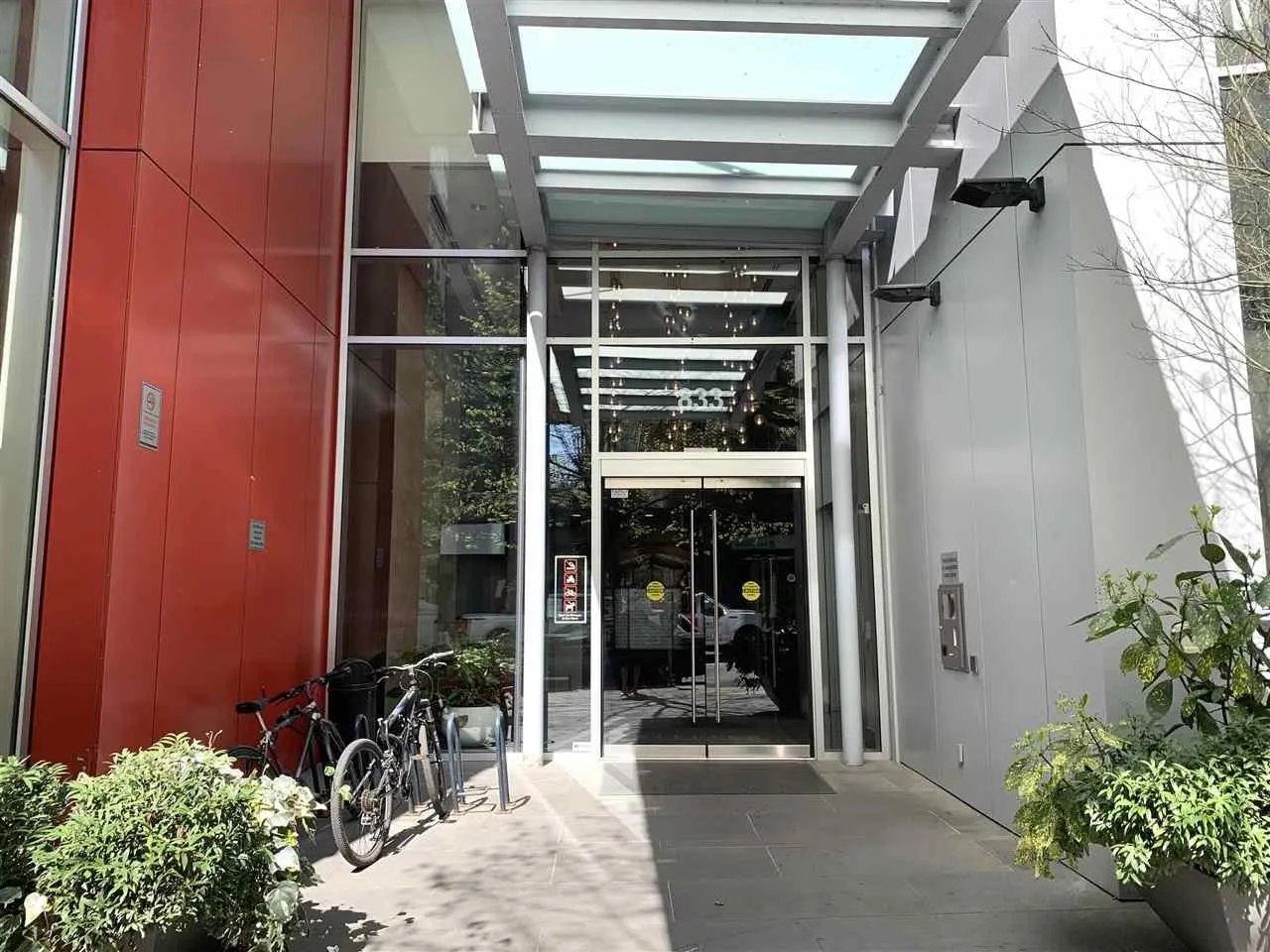 906 833 Homer Street