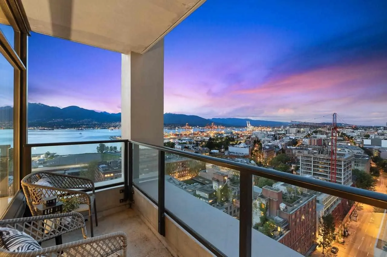 1701 108 W Cordova Street