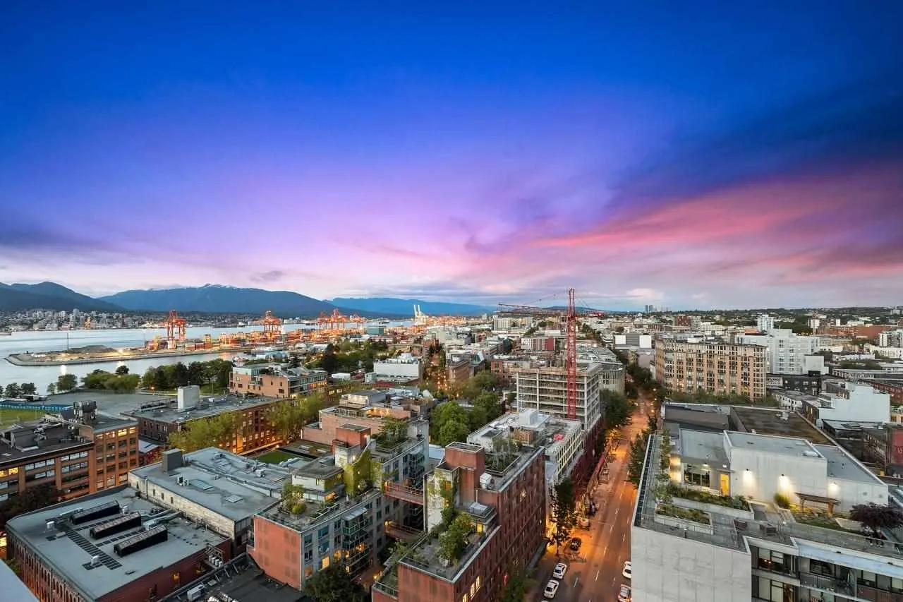 1701 108 W Cordova Street