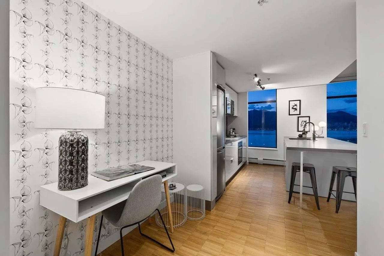 1701 108 W Cordova Street