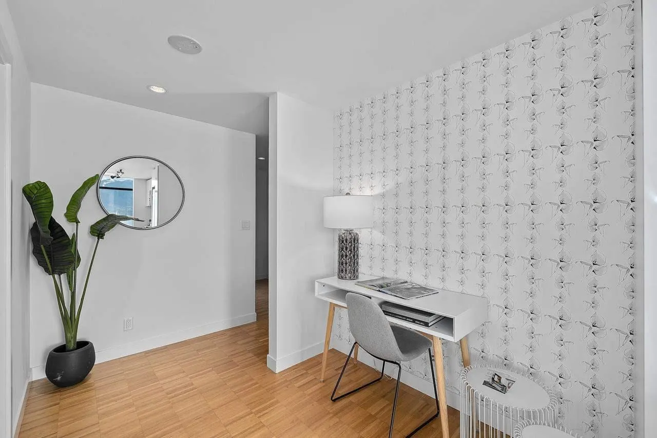 1701 108 W Cordova Street